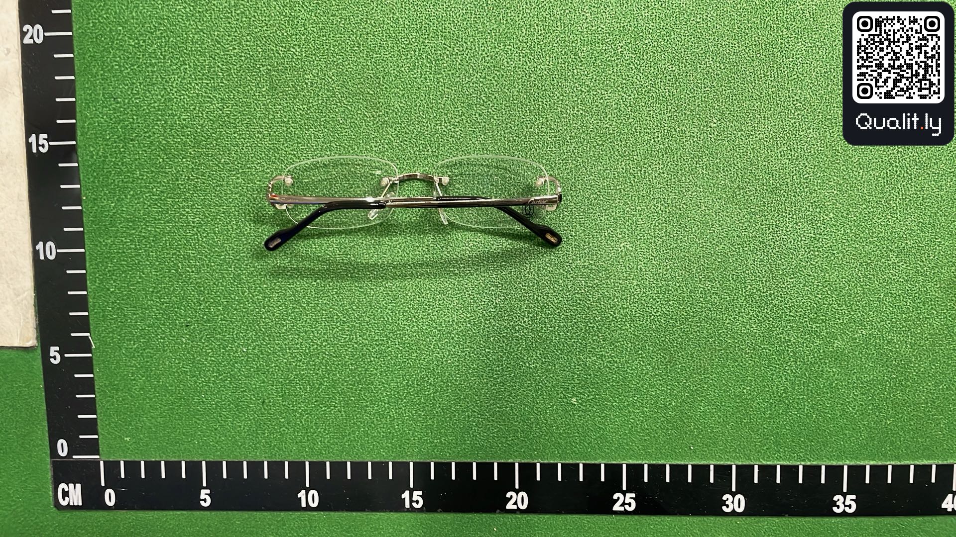 Sunglasses QC photo 2 of 26