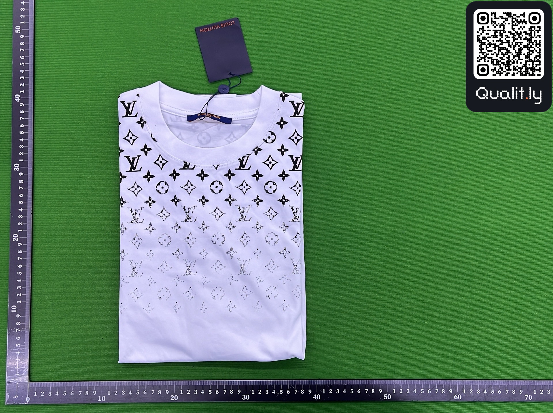 T-shirt — foto QC 1 di 8