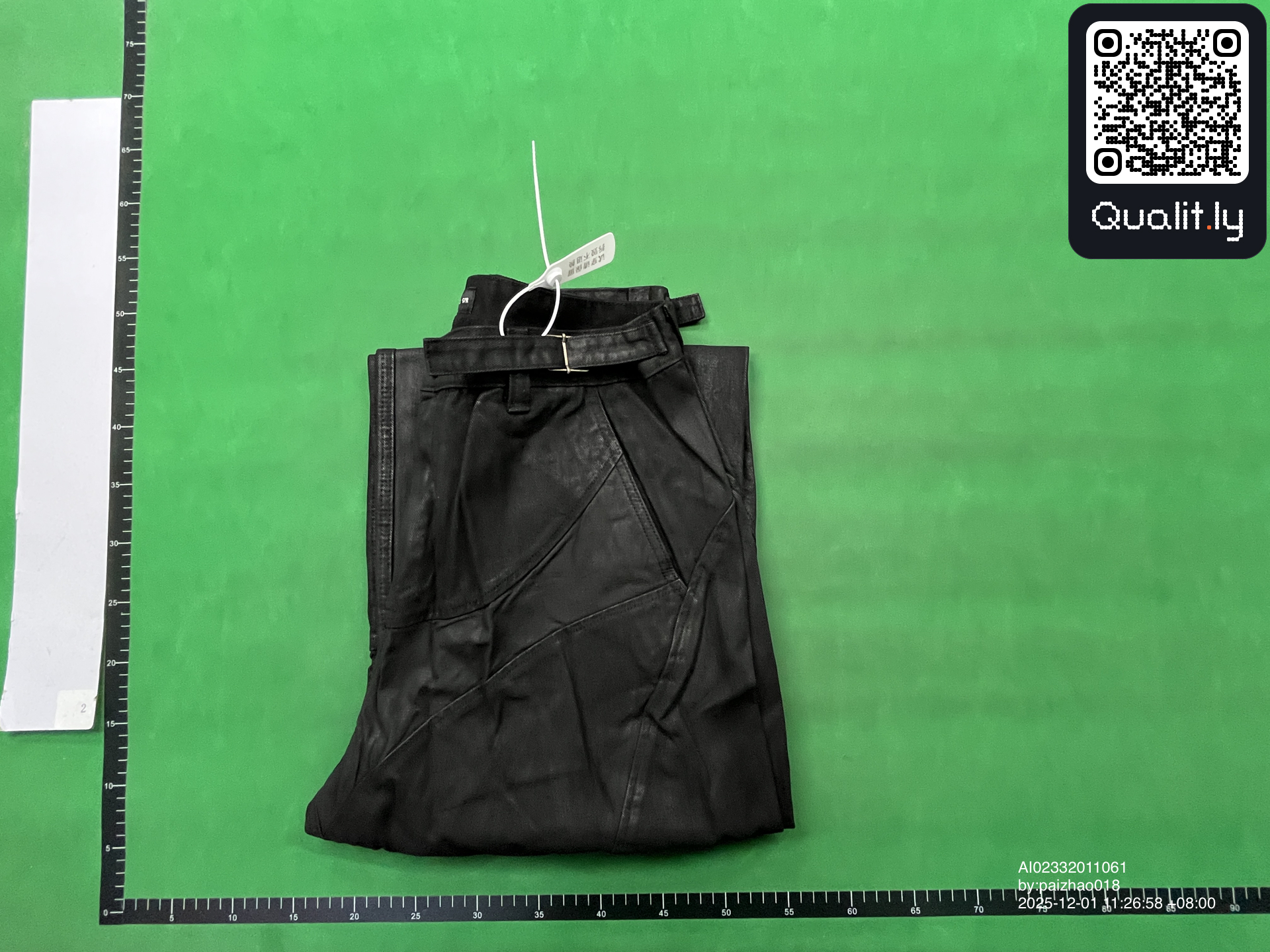 Pants QC photo 1 of 28