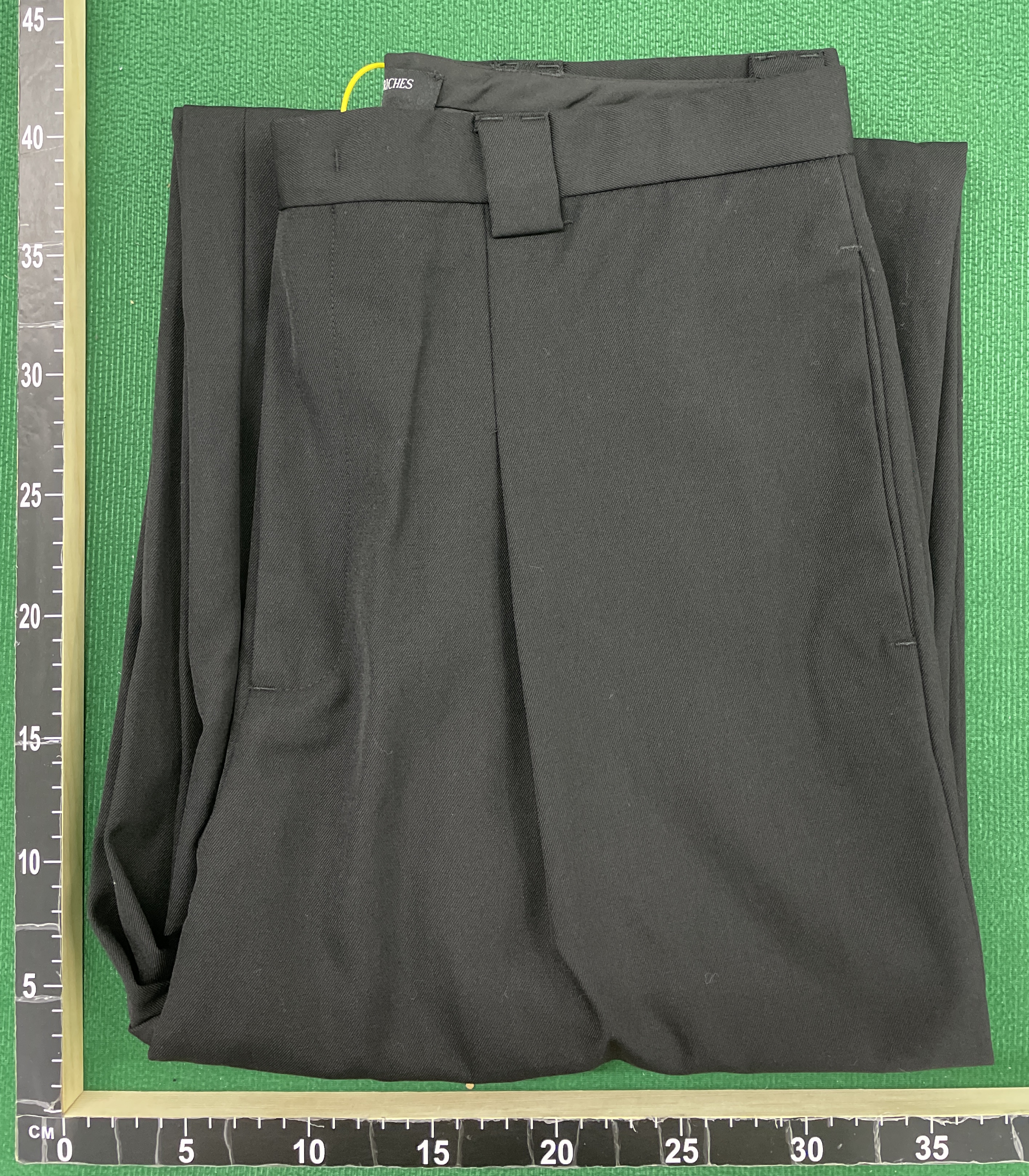 Pants QC photo 1 of 44