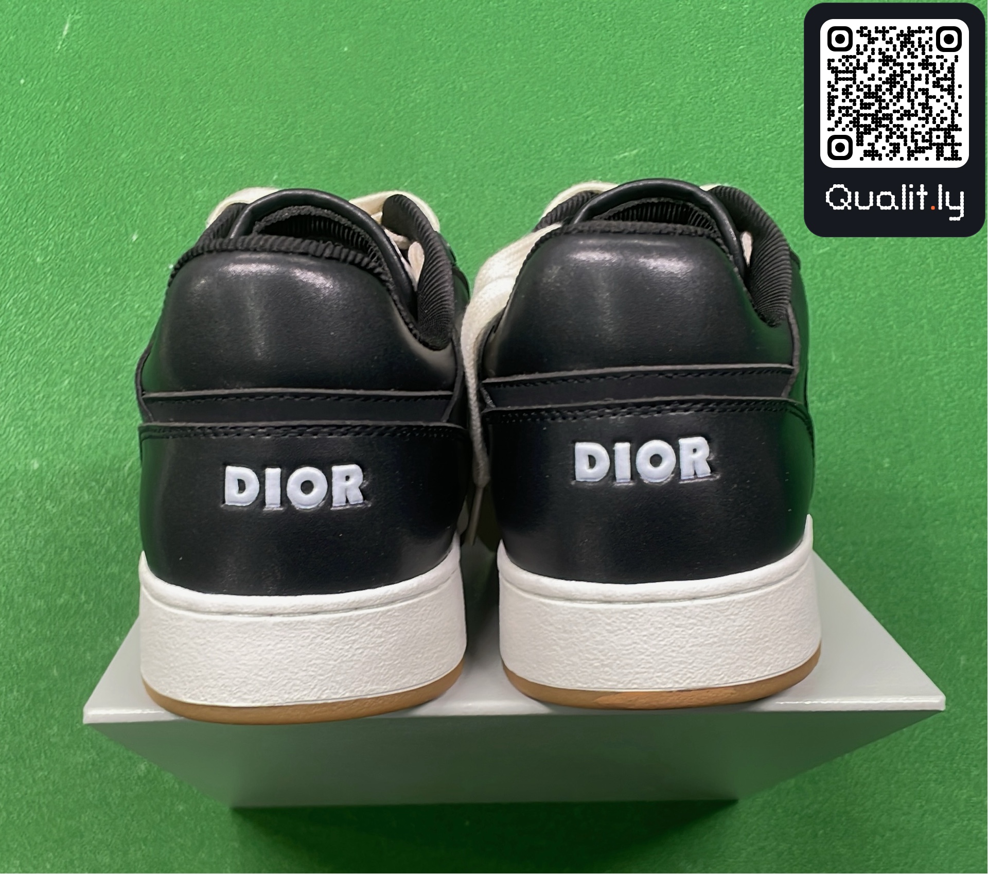 Sneakers — QC-foto 3 van 6