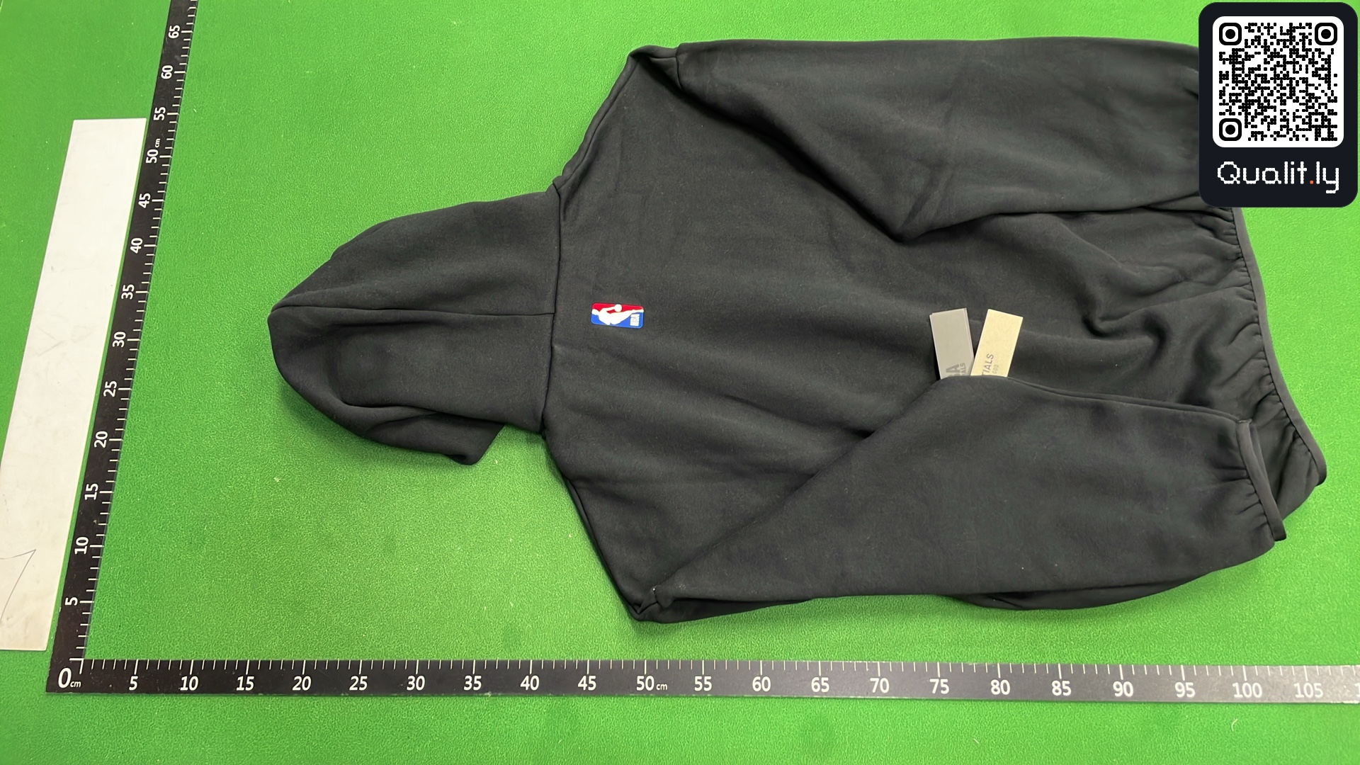 Hoodie QC photo 3 of 126