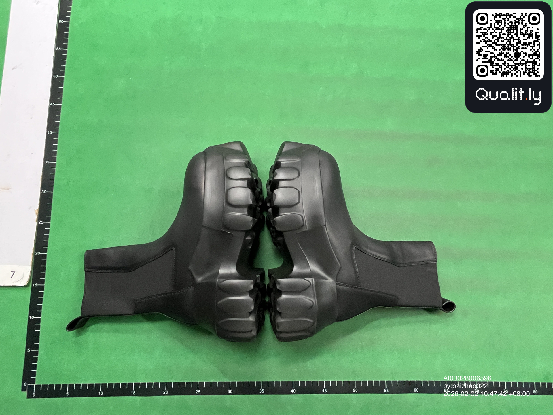 Sneakers QC photo 2 of 32