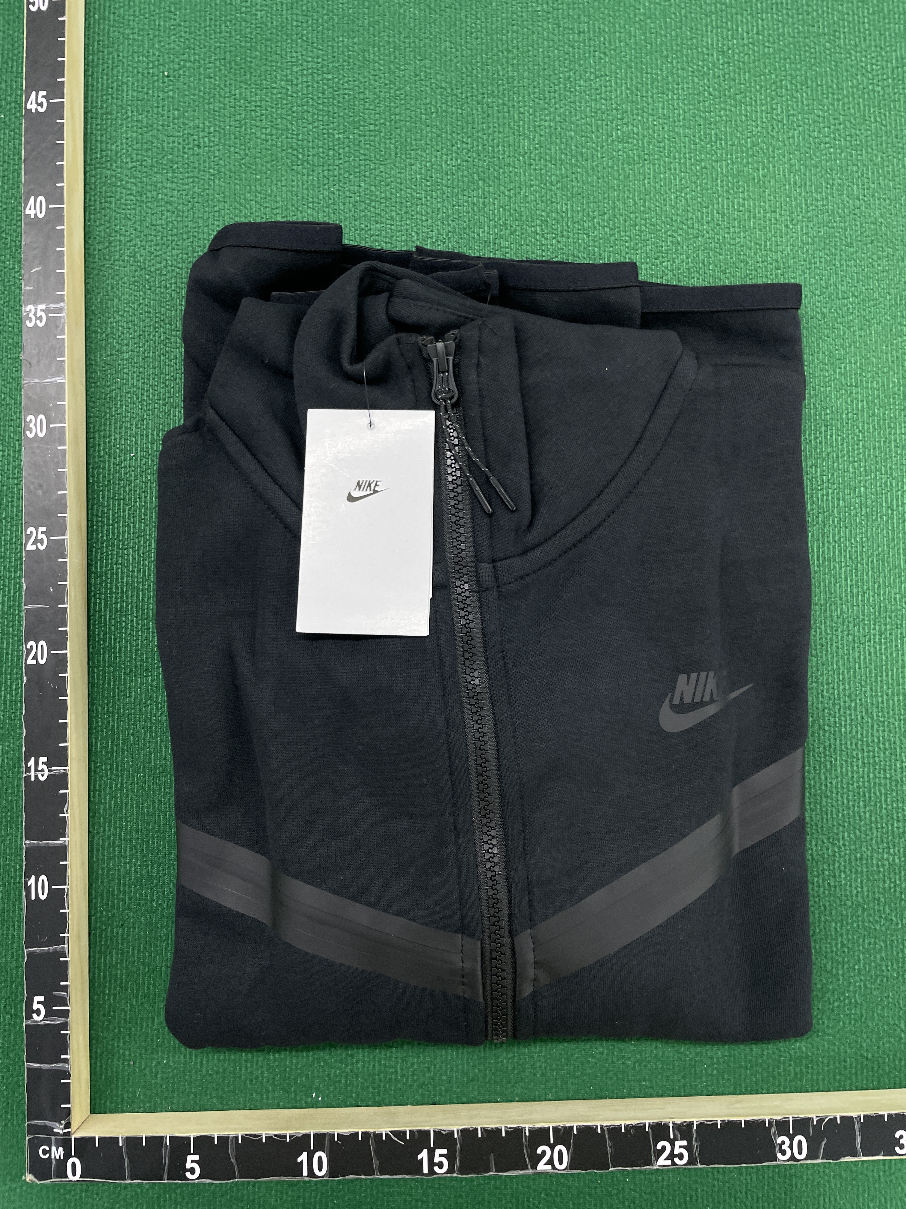 Hoodie — QC-Foto 1 von 162