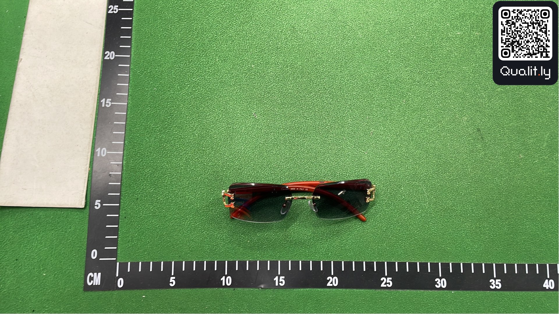 Sunglasses QC photo 1 of 9