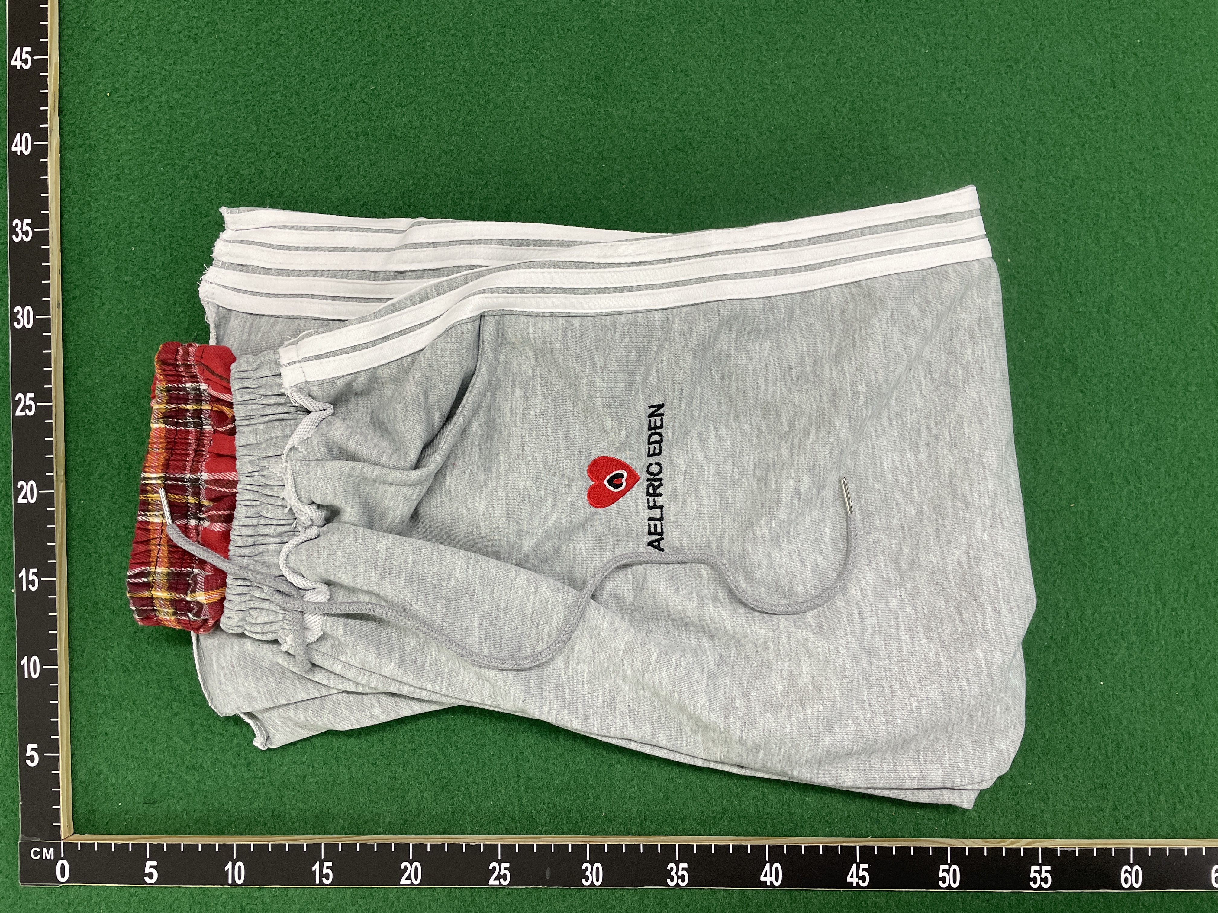Pants QC photo 2 of 29