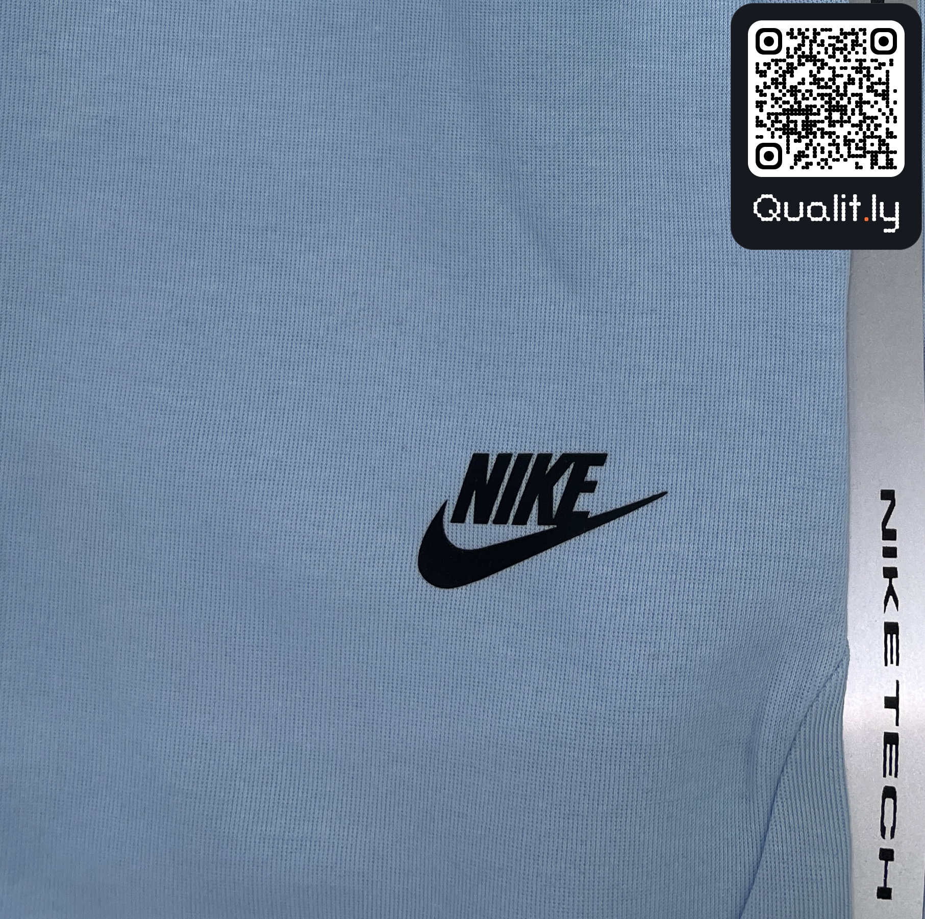 Hoodie — QC-Foto 2 von 36