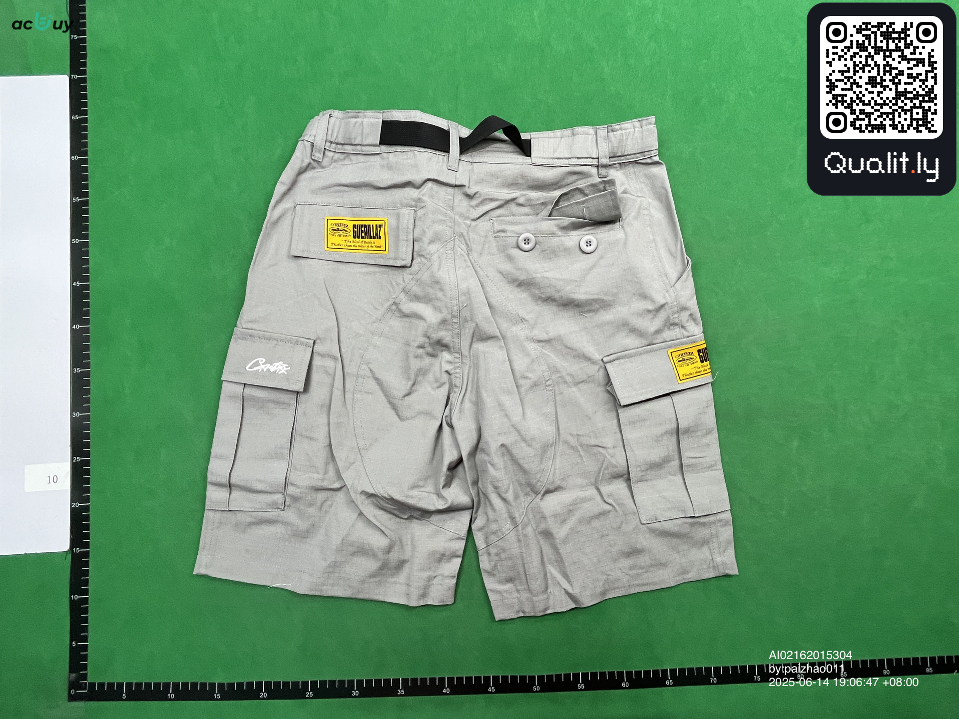 Short — photo QC 2 sur 4