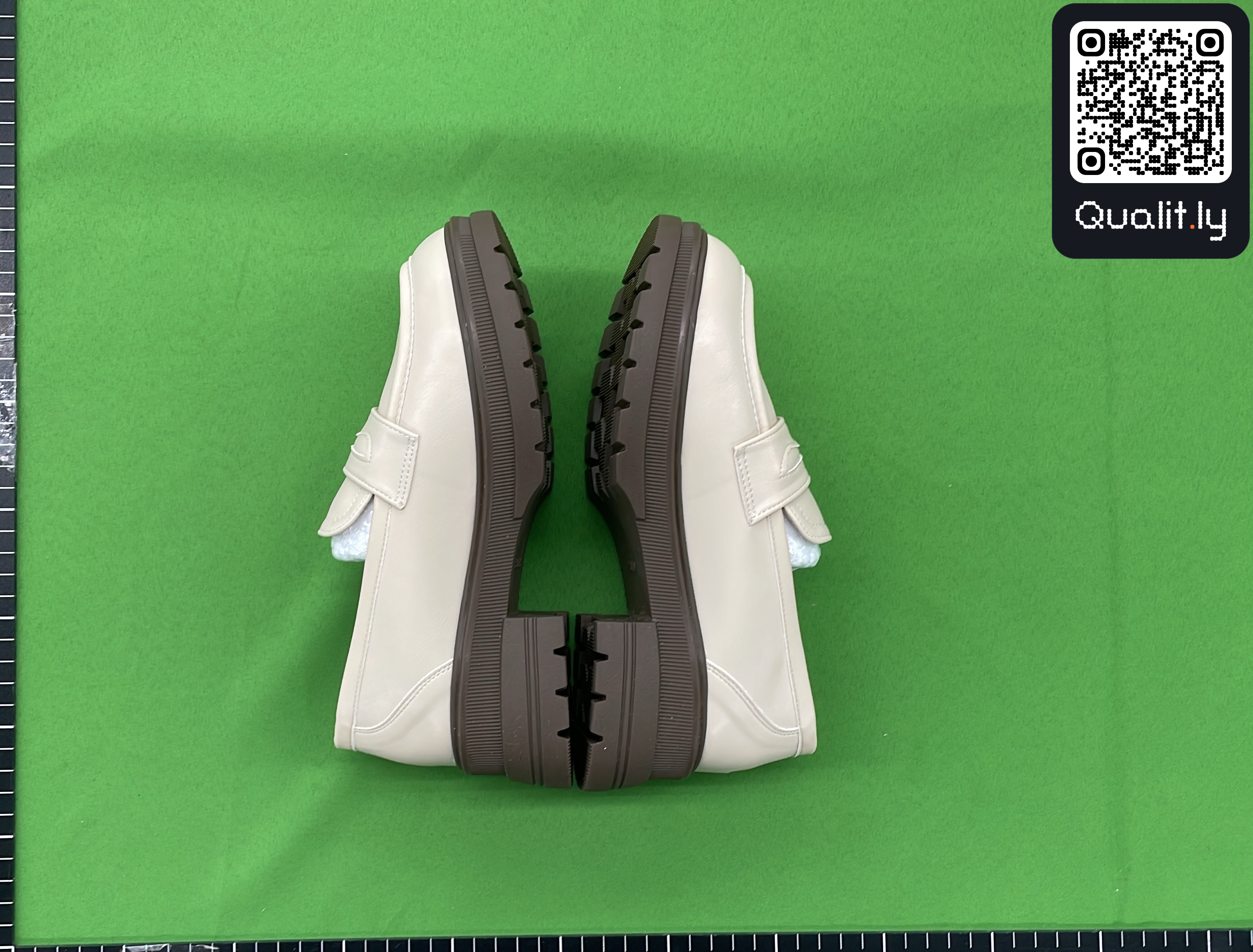 Sneakers QC photo 2 of 4