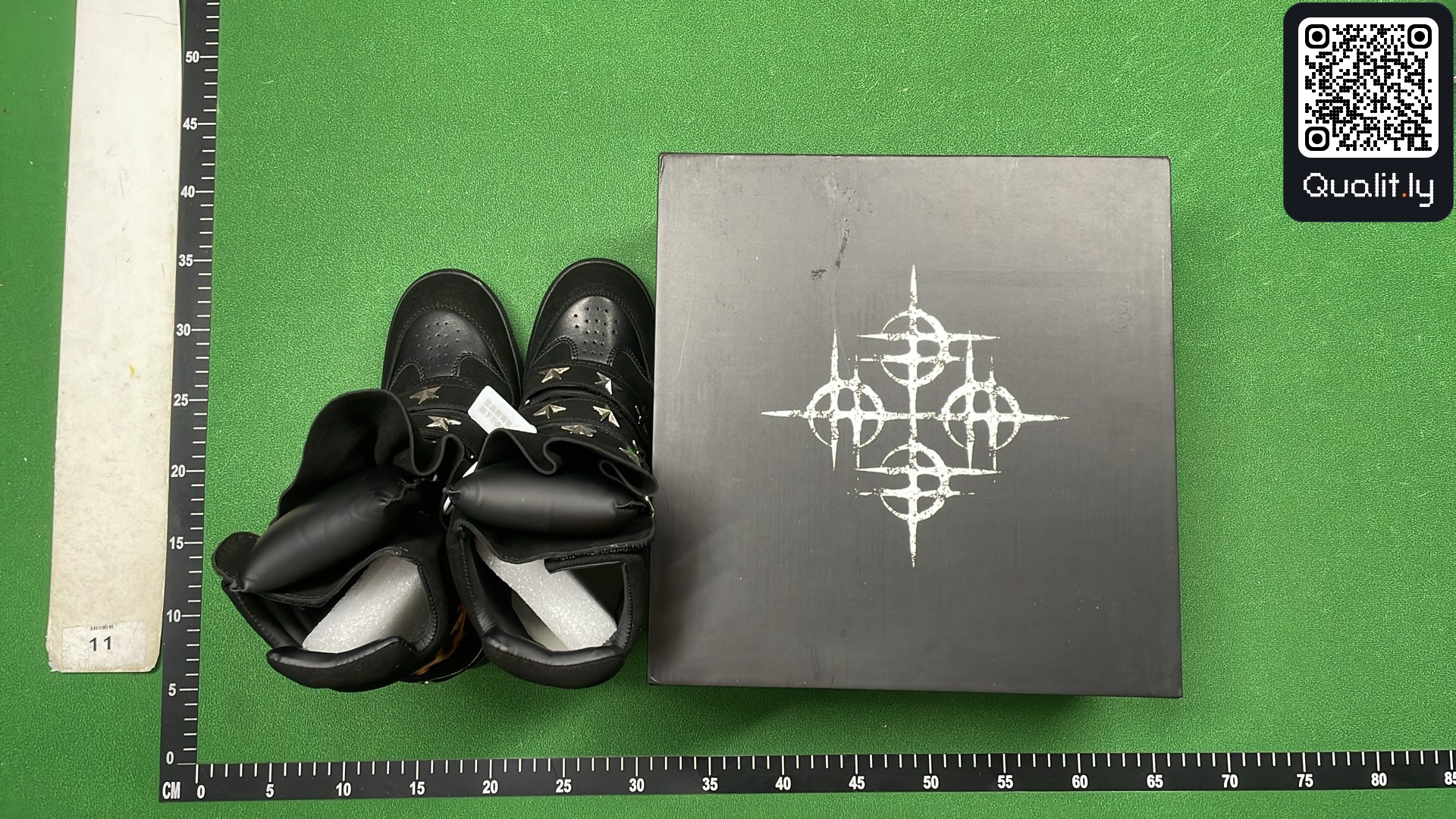 Sneakers QC photo 1 of 6