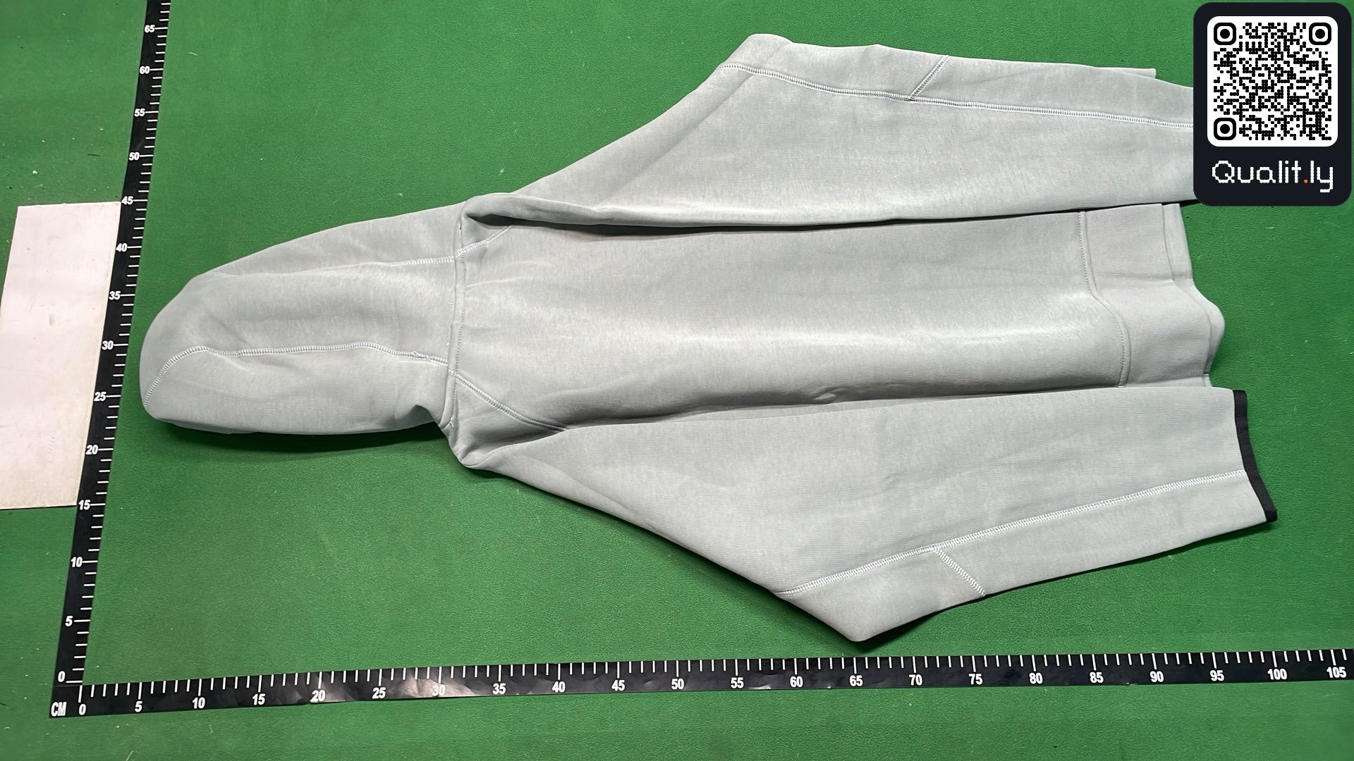 Hoodie — QC-Foto 3 von 21