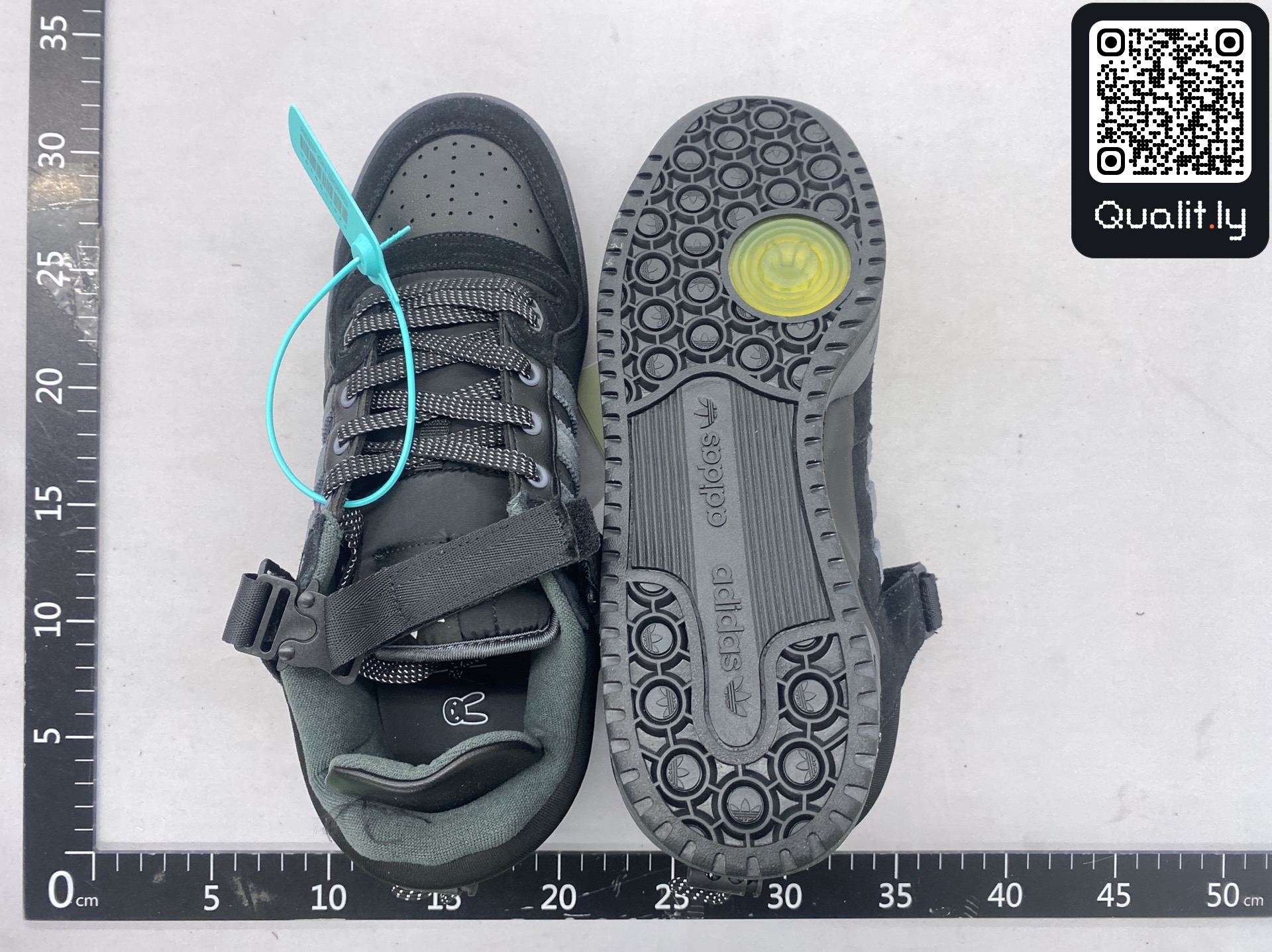 Sneakers — foto QC 2 di 6