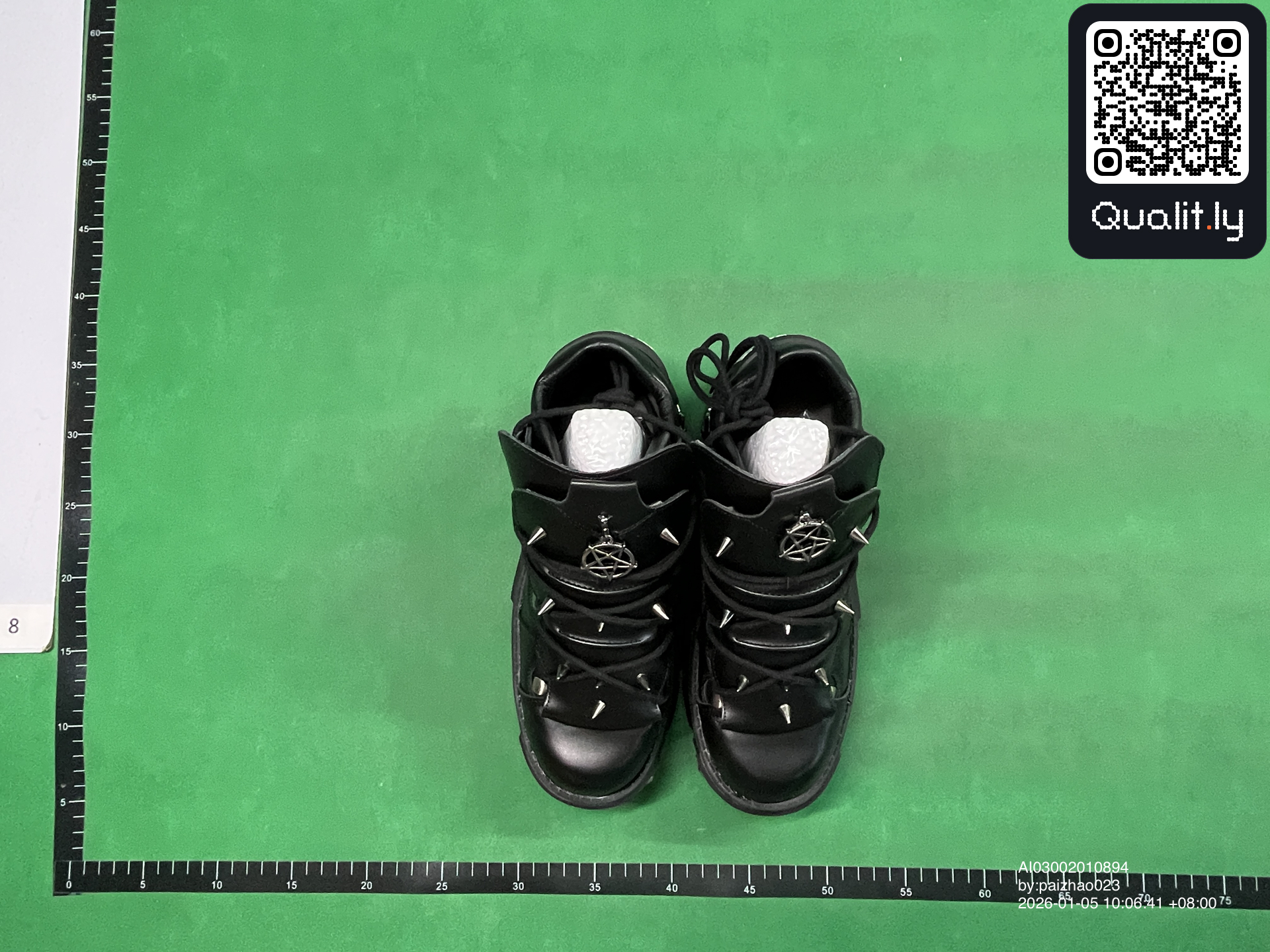Sneakers — QC-foto 1 av 6