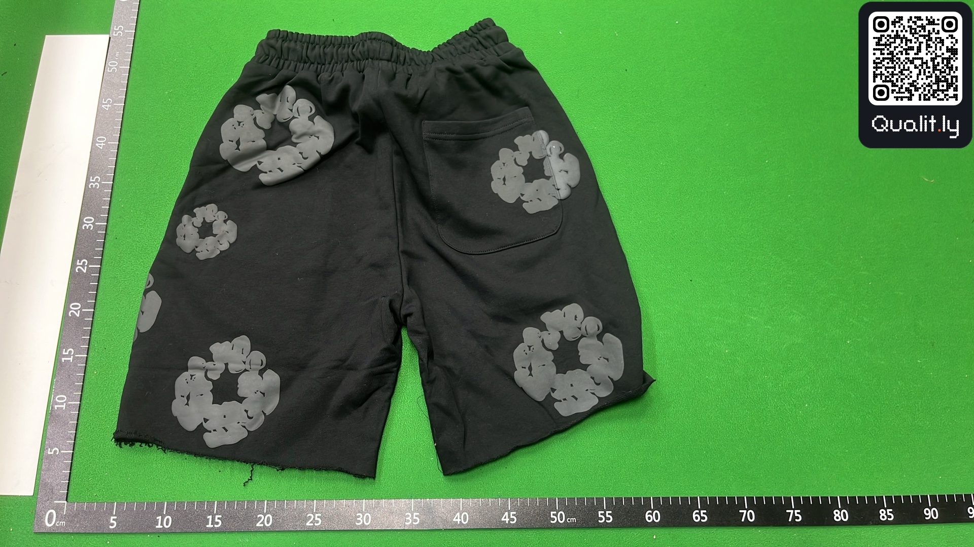 Shorts QC photo 3 of 36