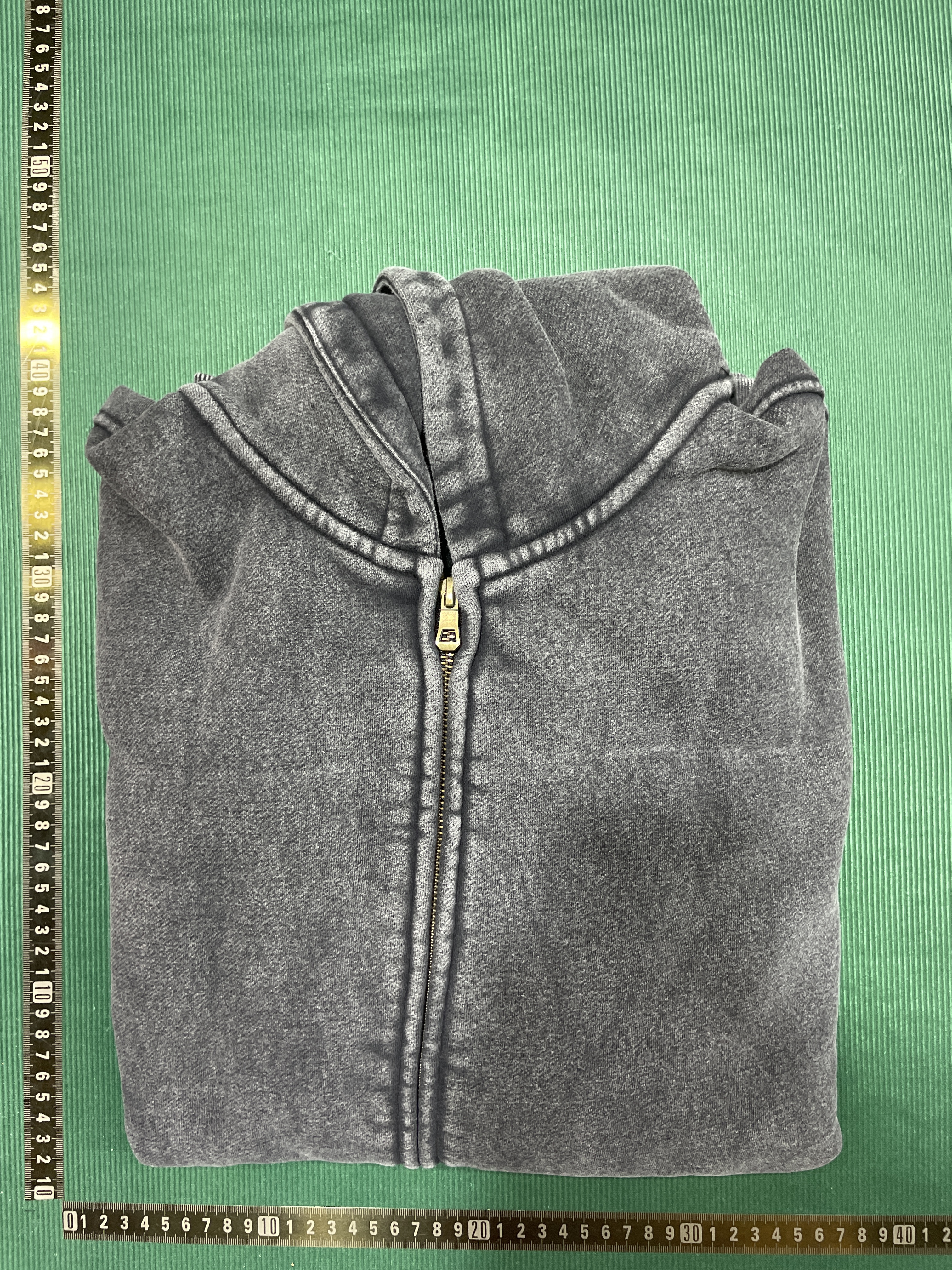 Sweater — QC-foto 1 van 102