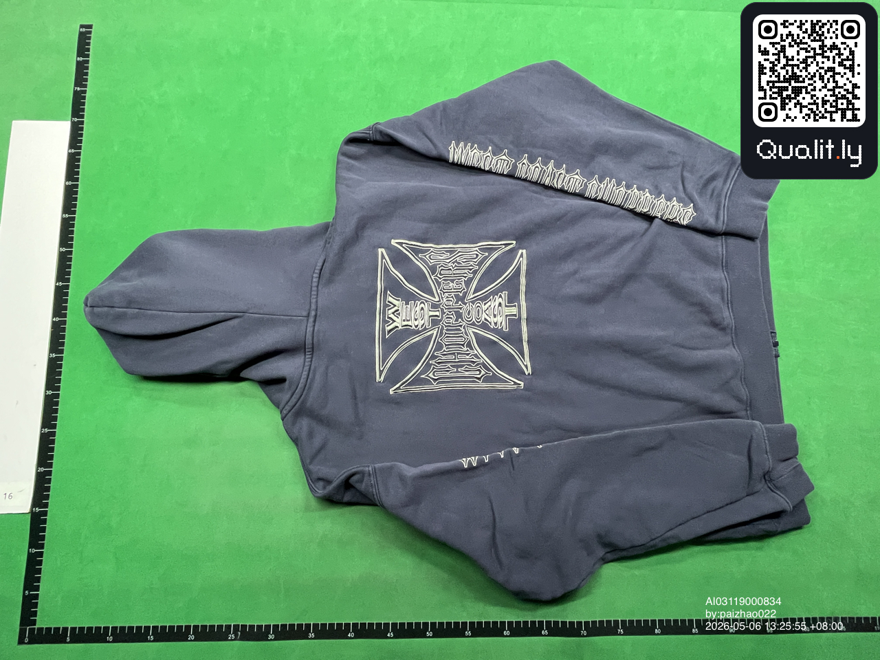 Hoodie — QC-Foto 2 von 8