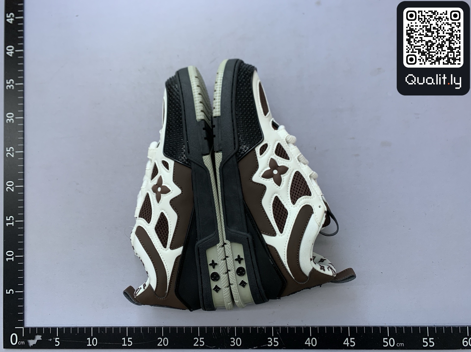 Sneakers — QC-foto 3 van 150