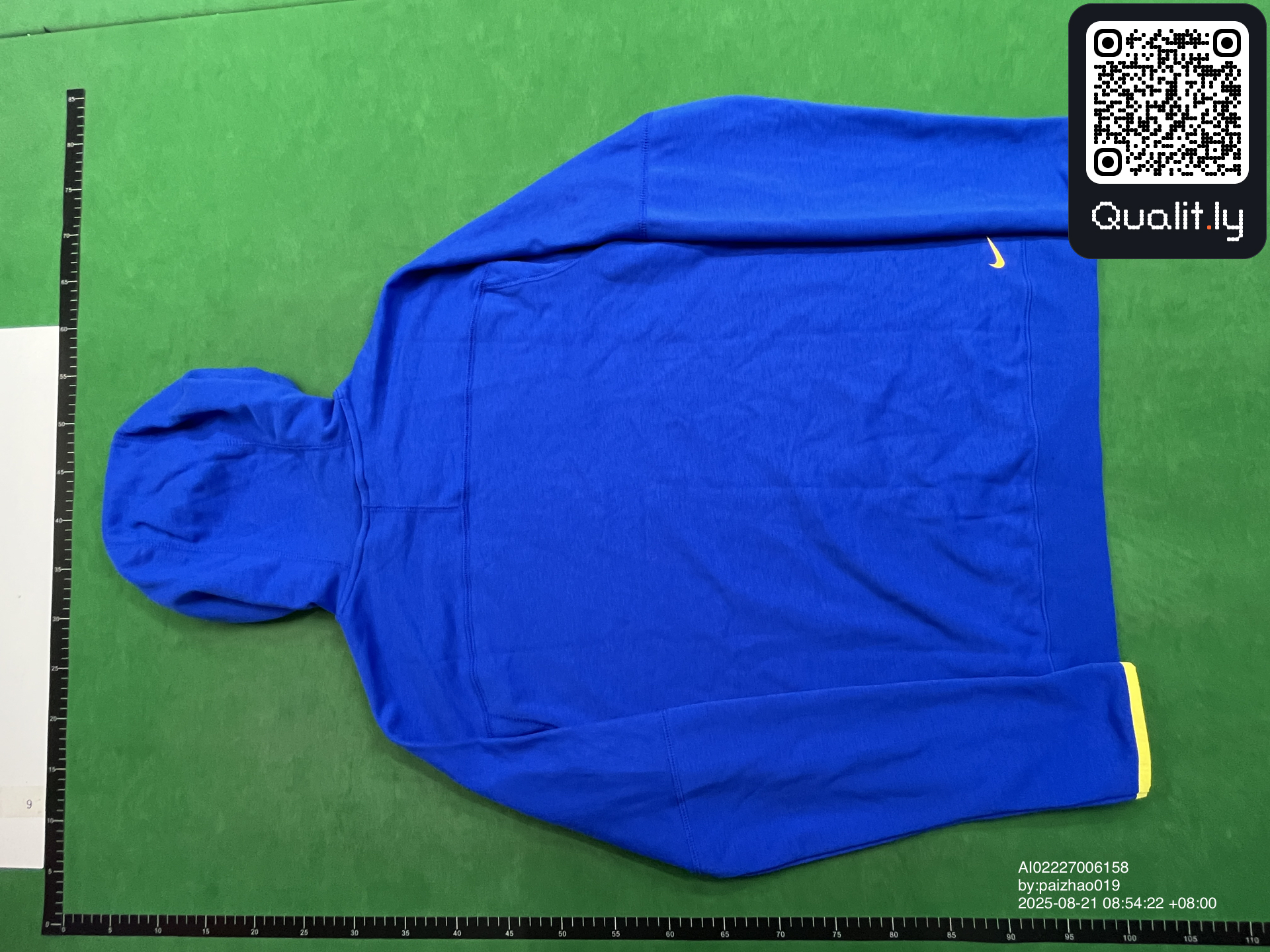Bluza z kapturem — zdjęcie QC 2 z 4