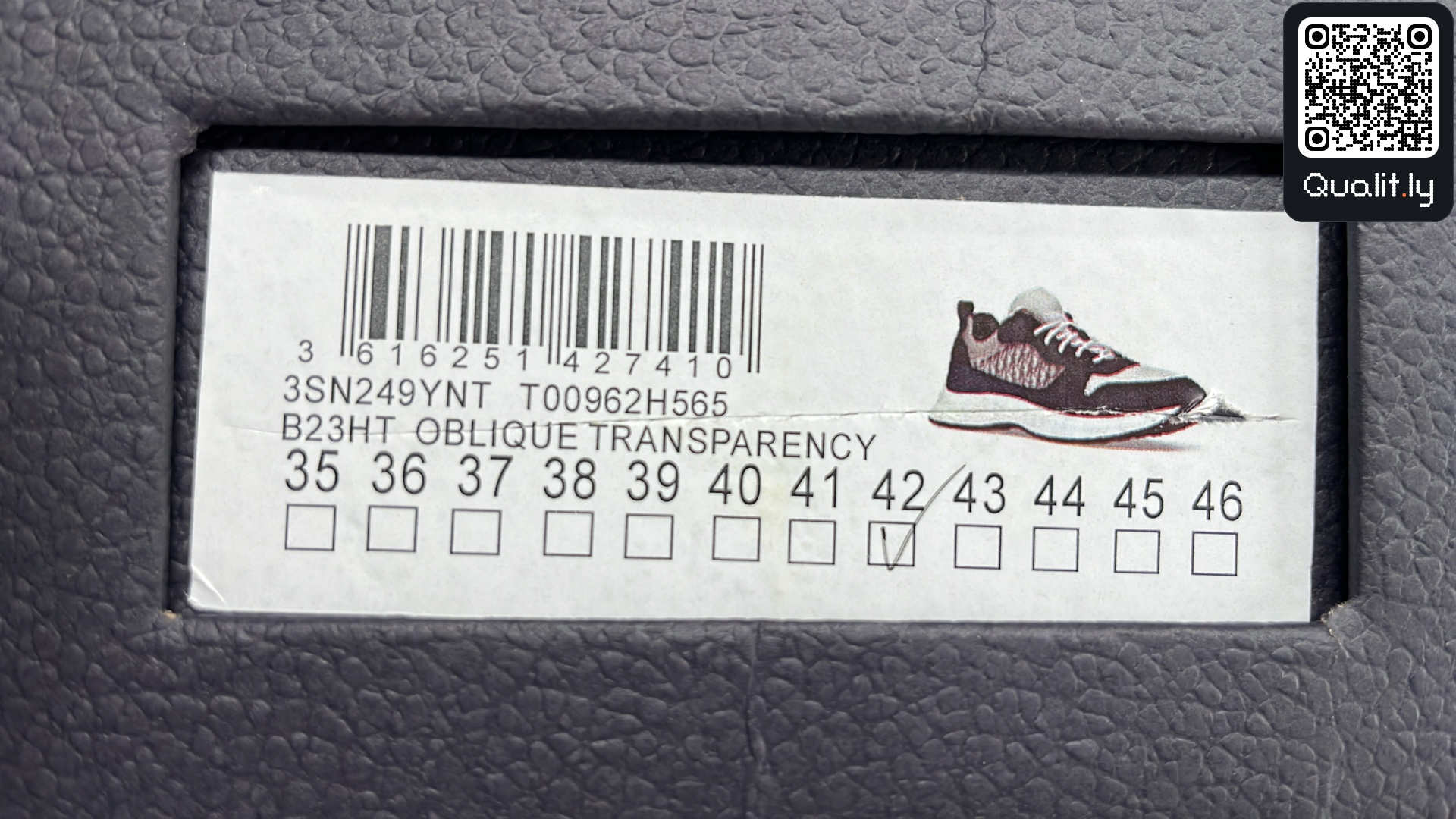 Sneakers QC photo 2 of 30