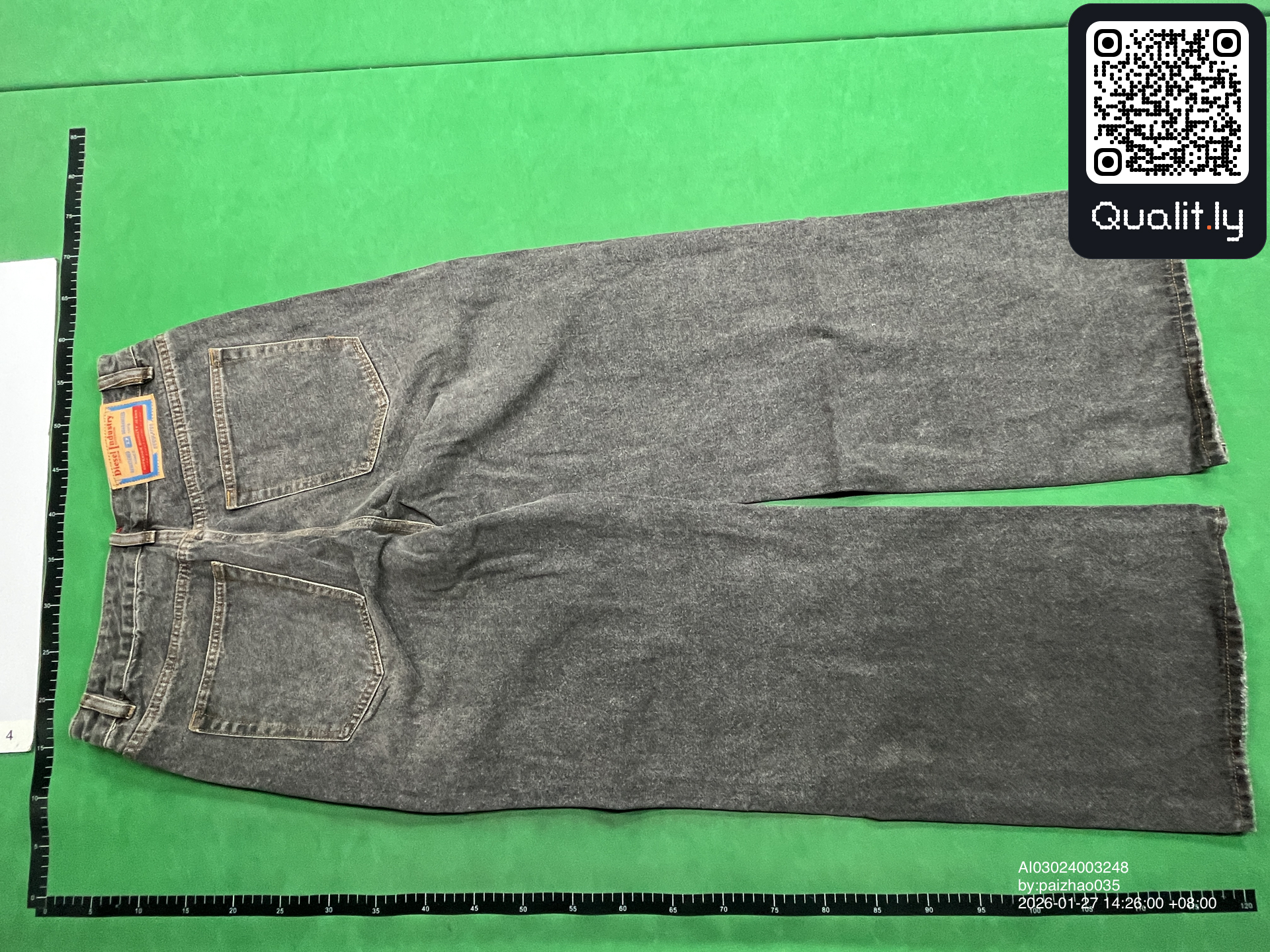 Jeans — foto QC 2 di 4