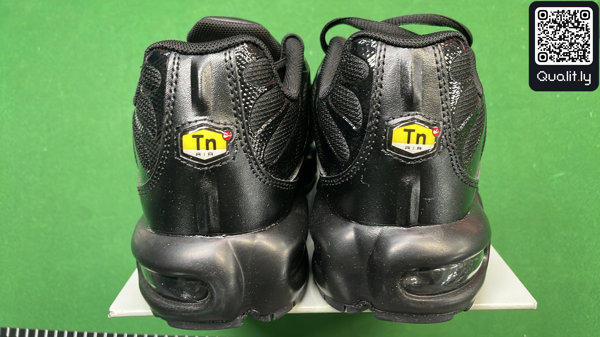 Sneakers QC photo 3 of 6