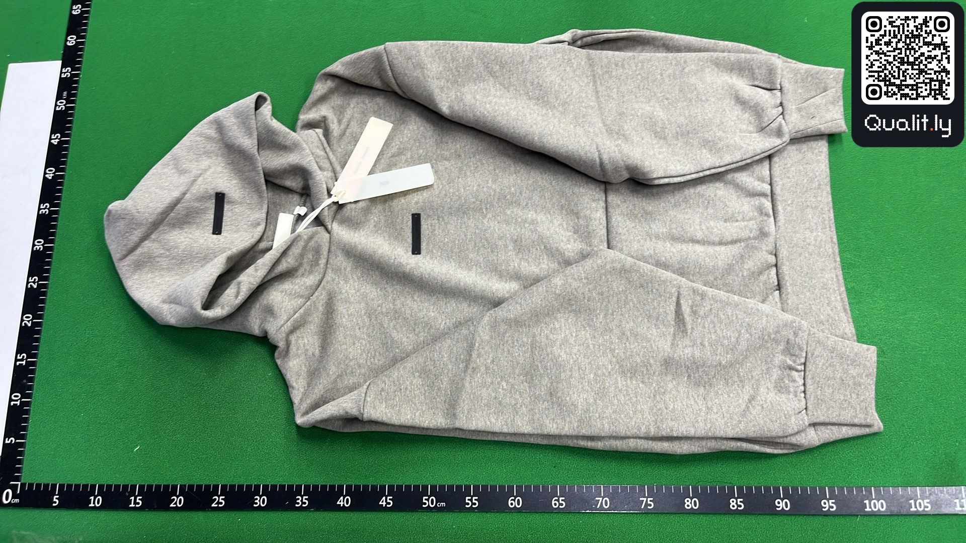 Hoodie — QC-Foto 2 von 12