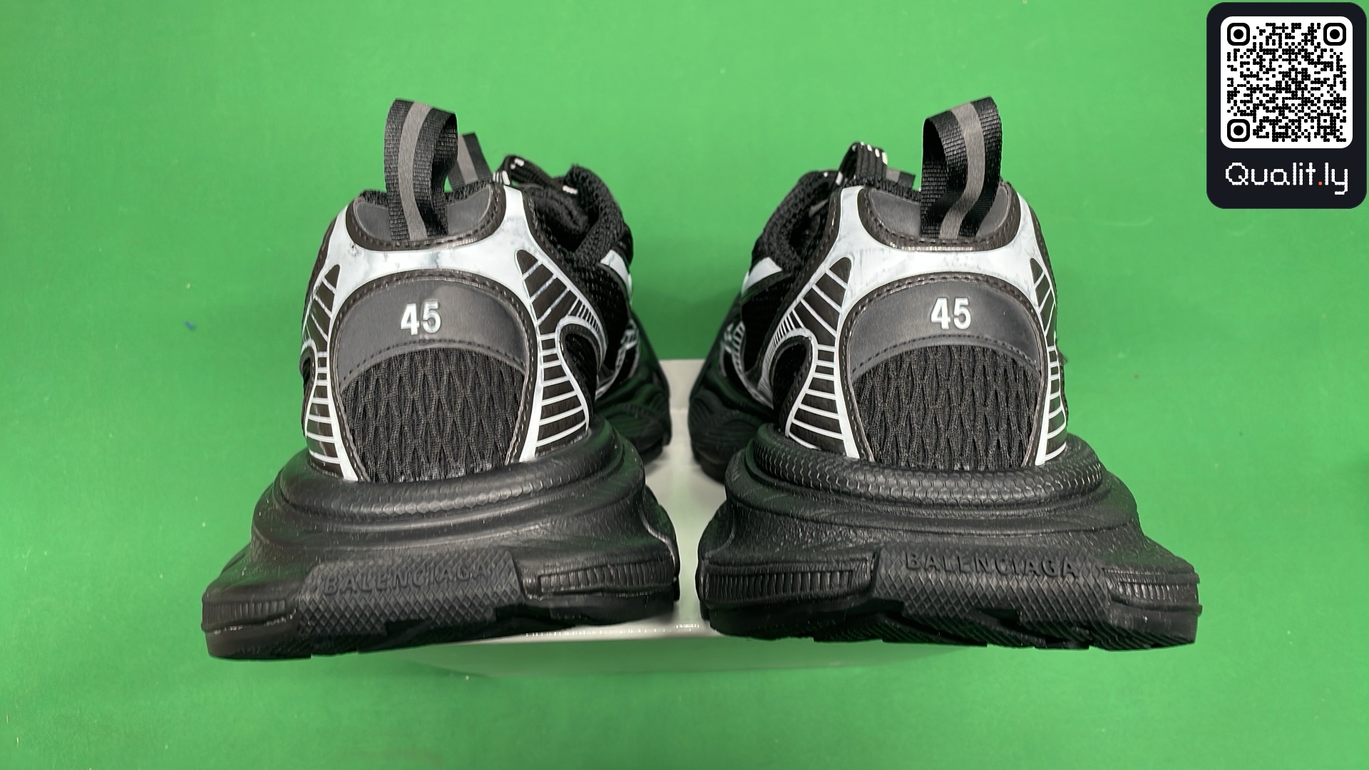 Sneaker — QC-Foto 3 von 12