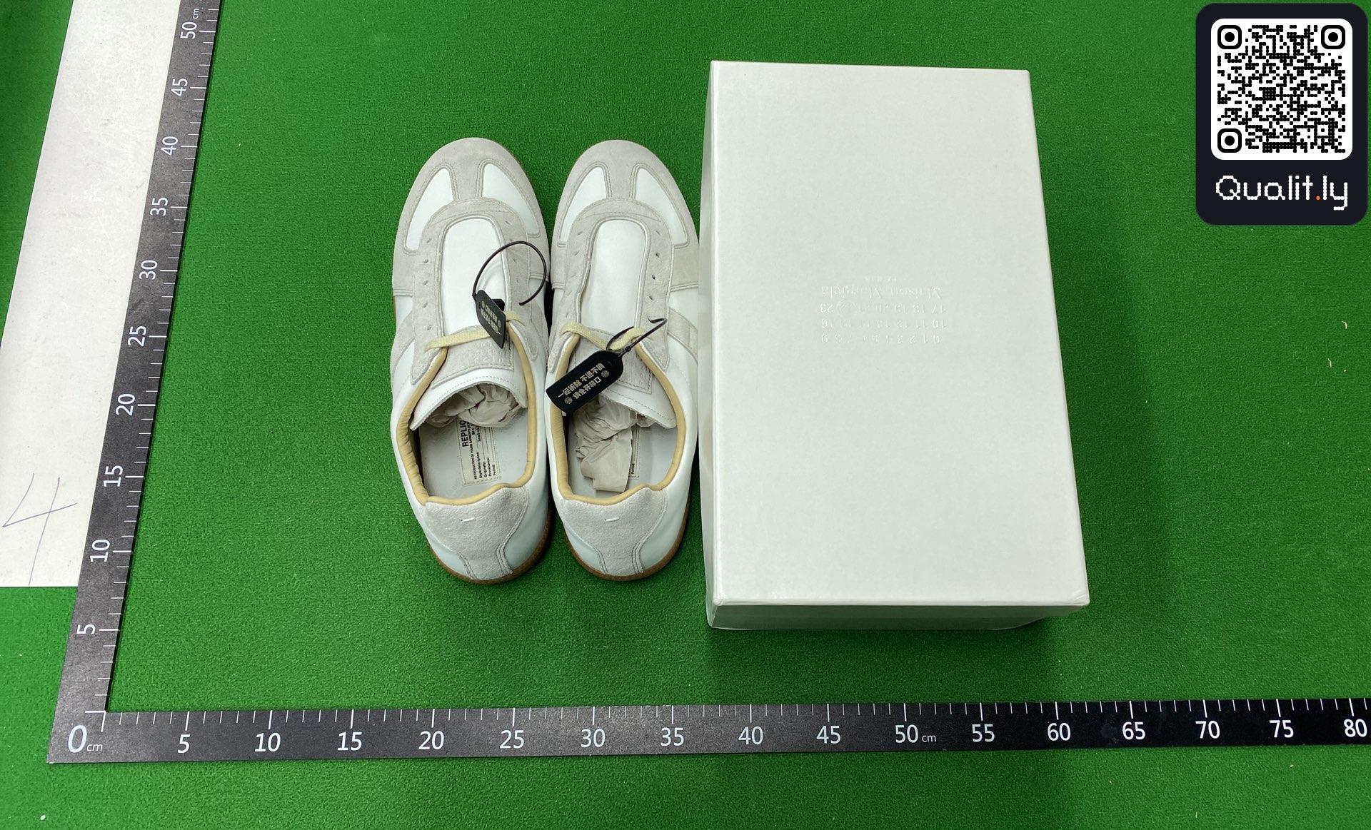 Sneakers QC photo 1 of 376