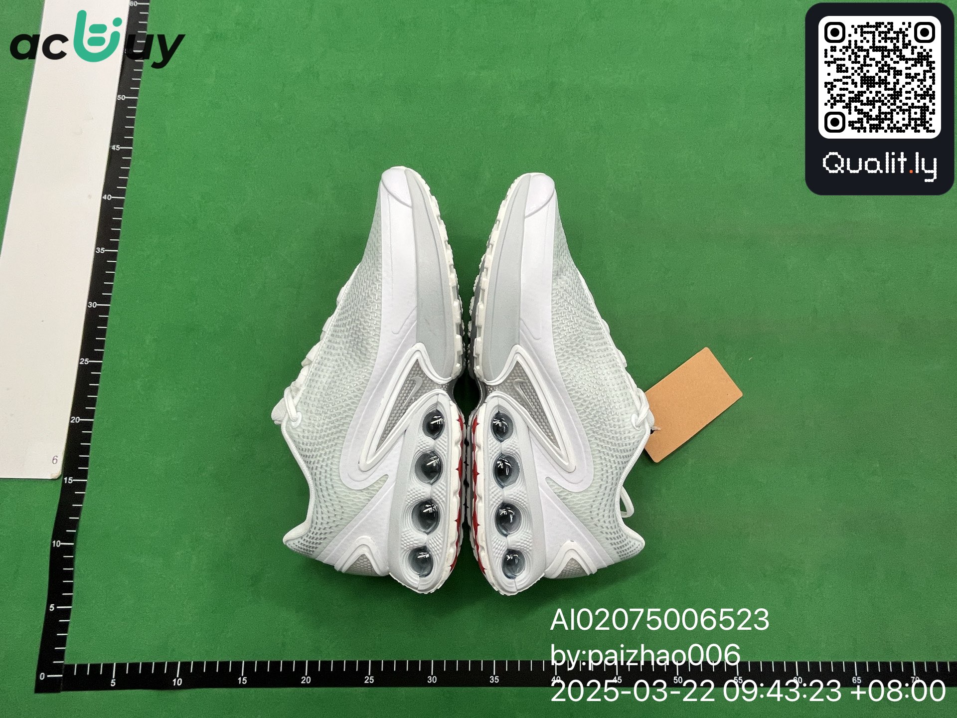 Sneakers — QC-foto 3 van 10