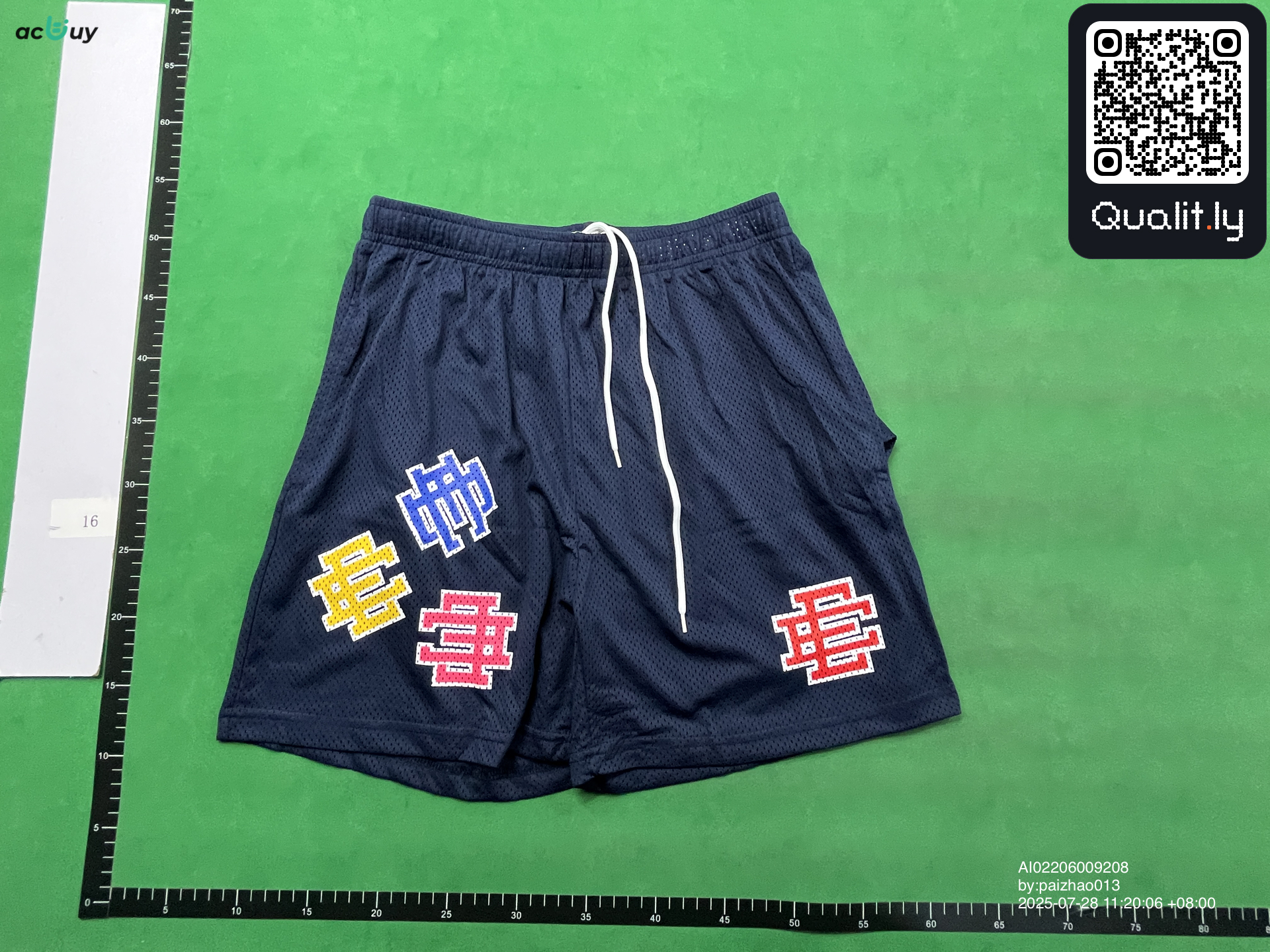 Pantaloncini — foto QC 3 di 10
