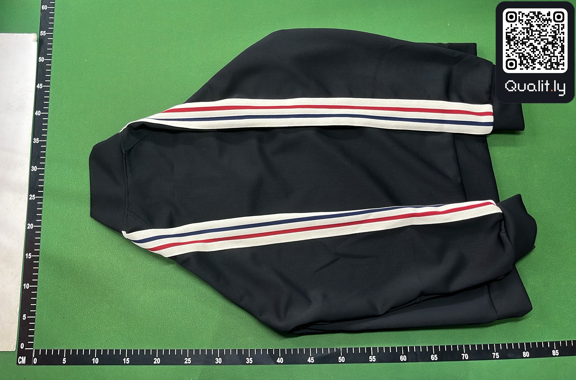 Sweater — QC-foto 3 van 5