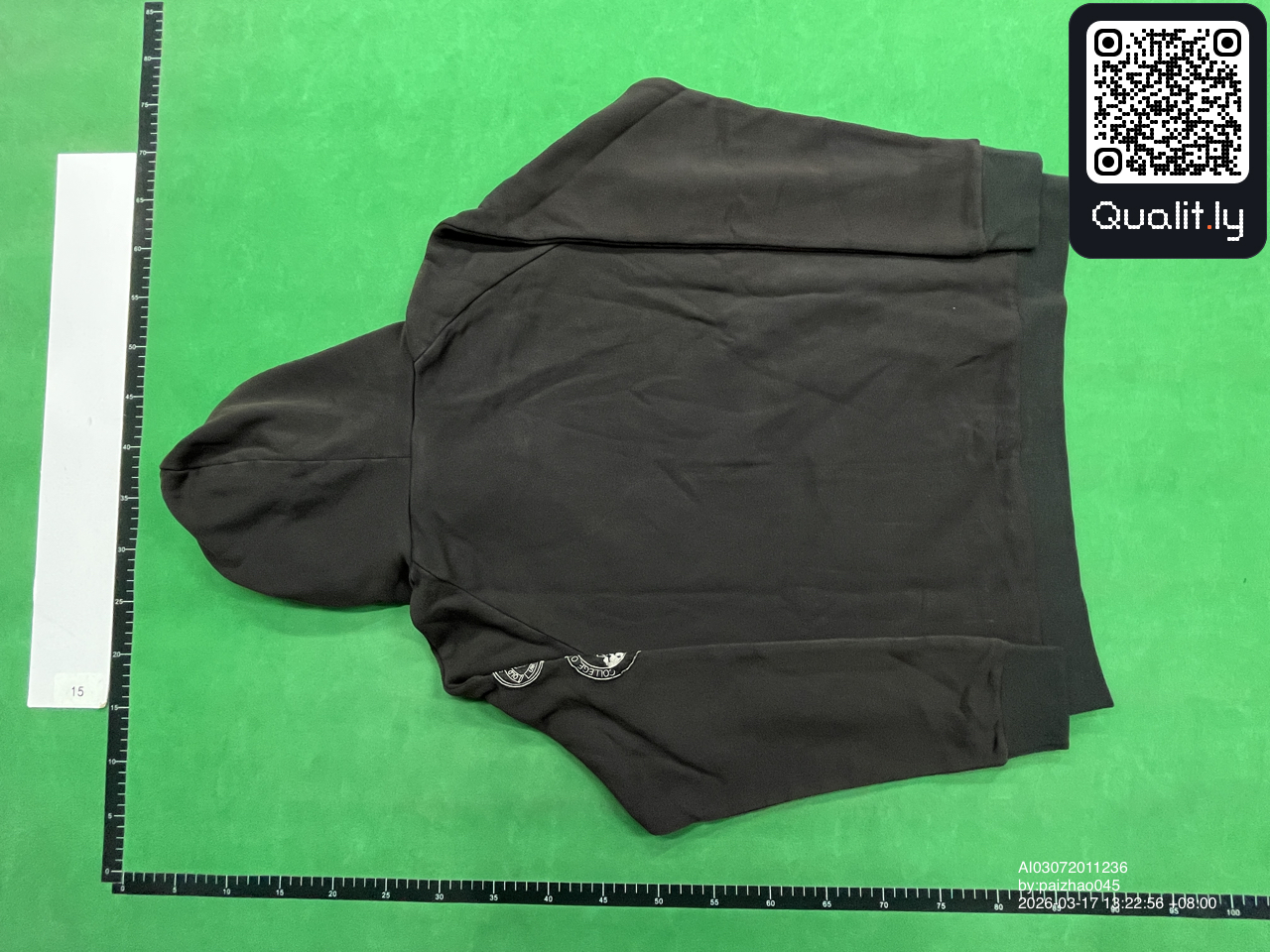 Hoodie — QC-Foto 2 von 22