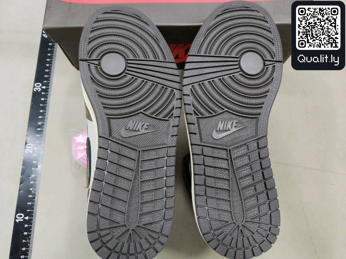 Sneakers QC photo 2 of 20