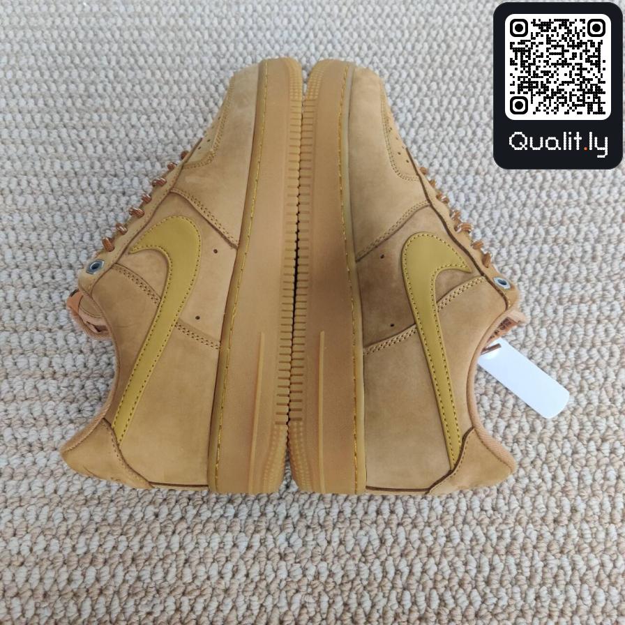 Sneakers QC photo 1 of 20