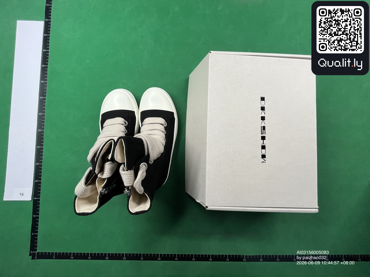 Sneakers QC photo 1 of 78