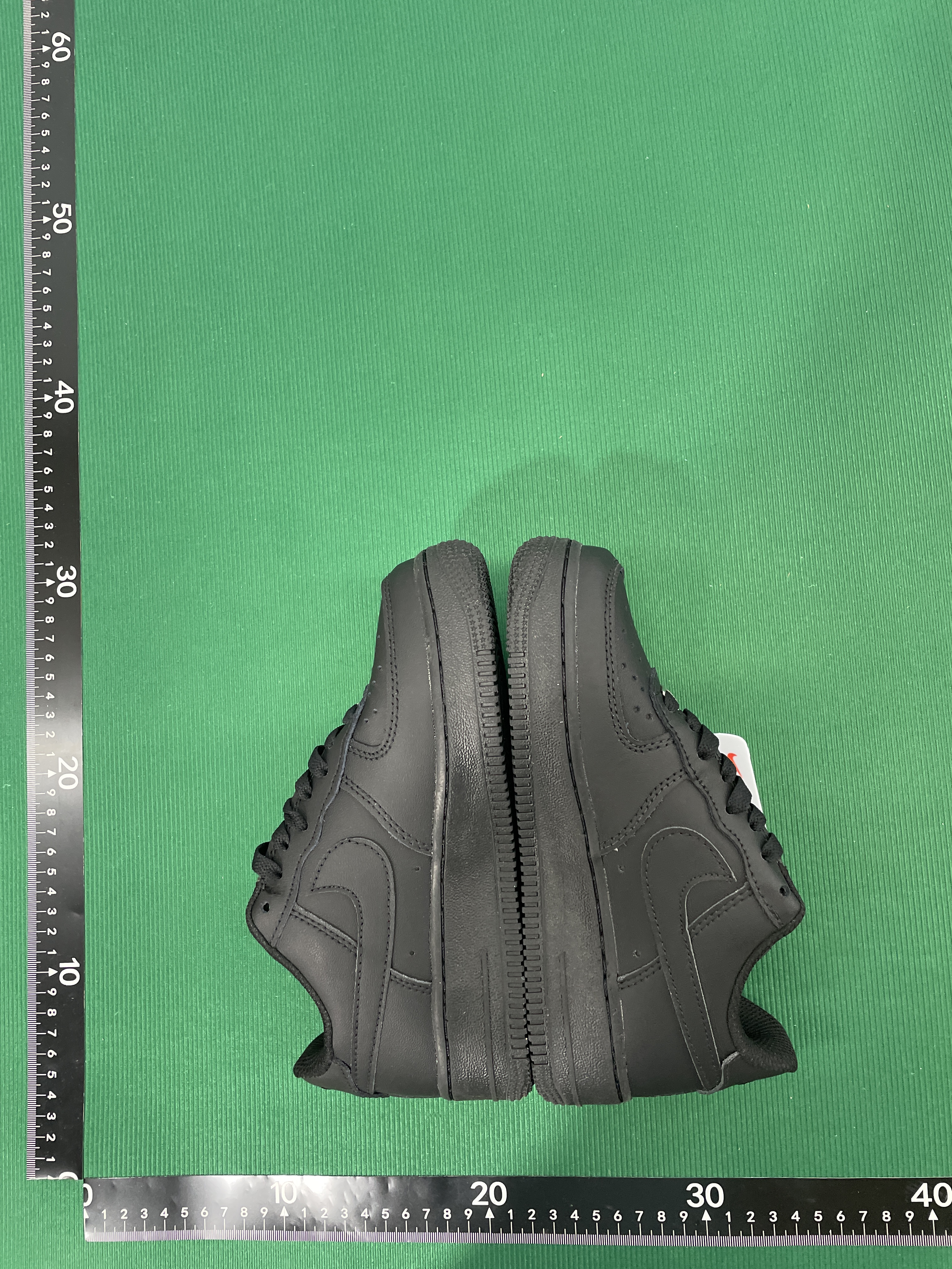 Sneakers QC photo 1 of 30