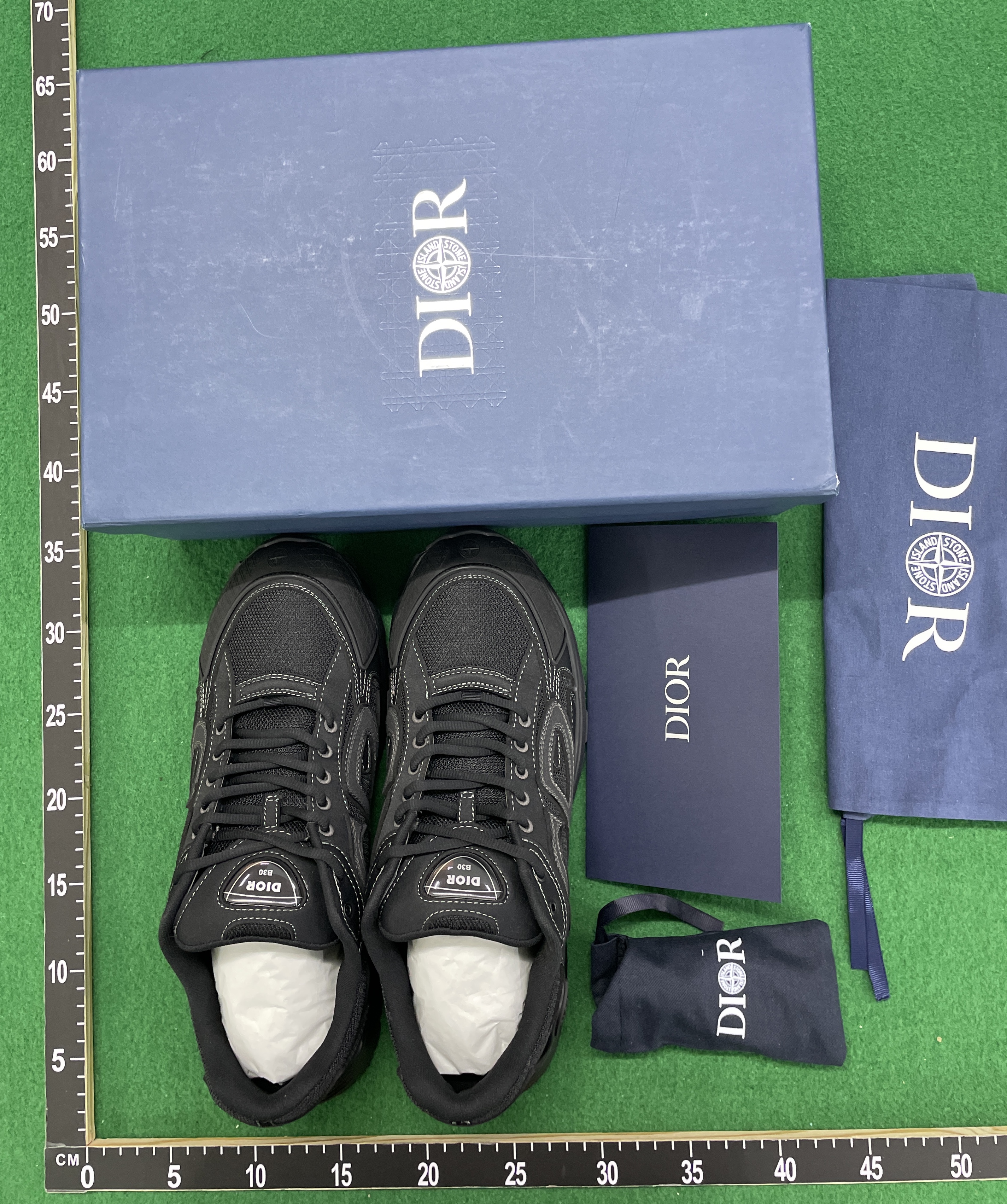 Sneakers QC photo 1 of 93