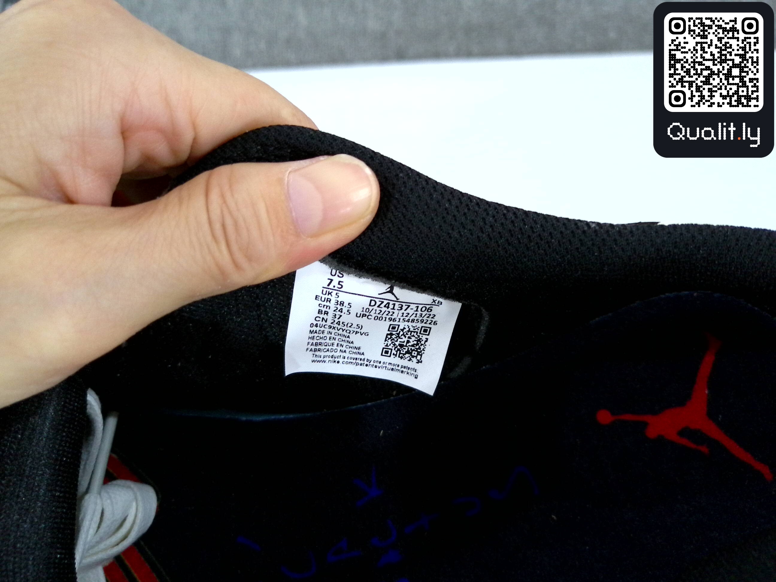 Sneakers QC photo 2 of 14