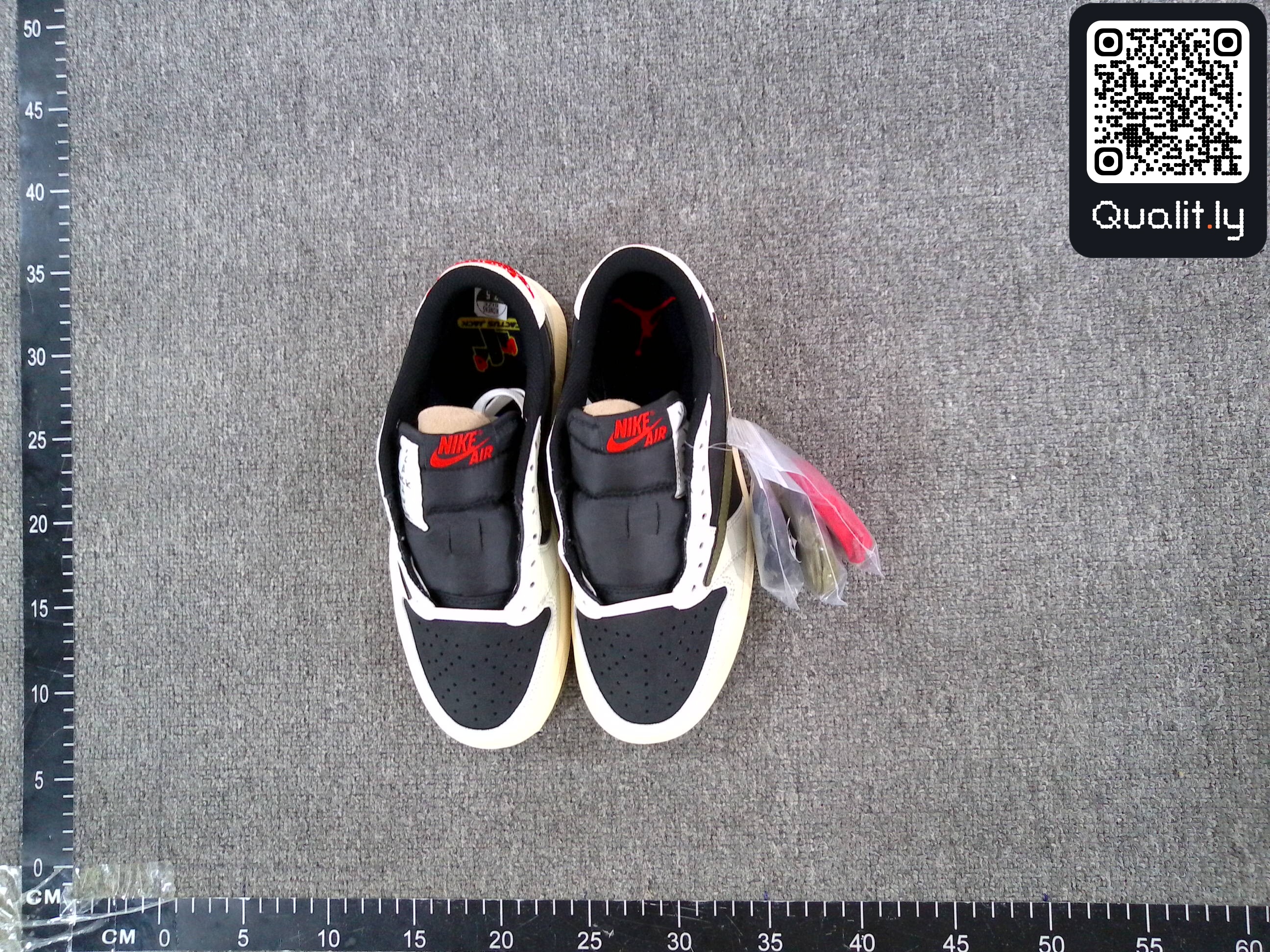 Sneakers QC photo 3 of 14