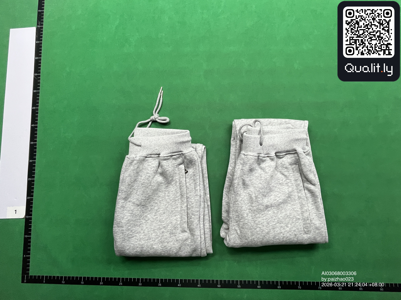 Pantaloni — fotografie QC 1 din 12