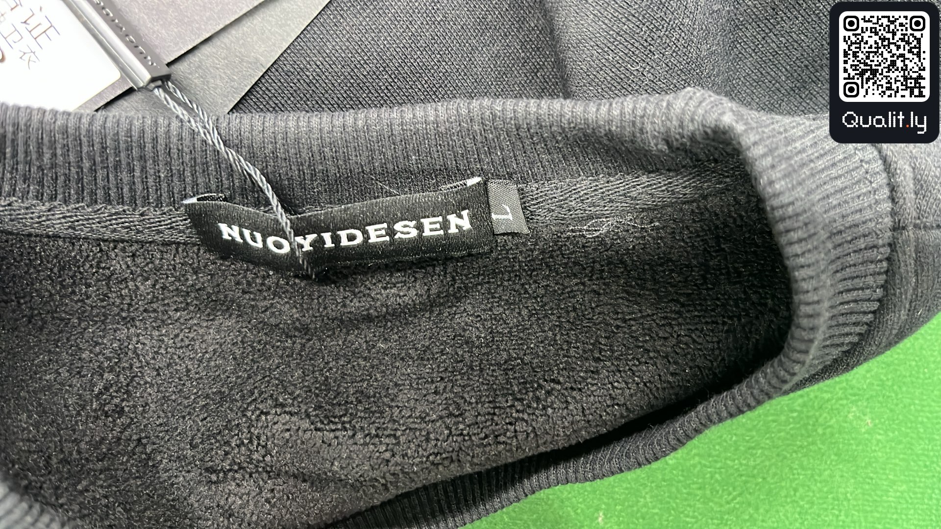 Sweat — photo QC 1 sur 8