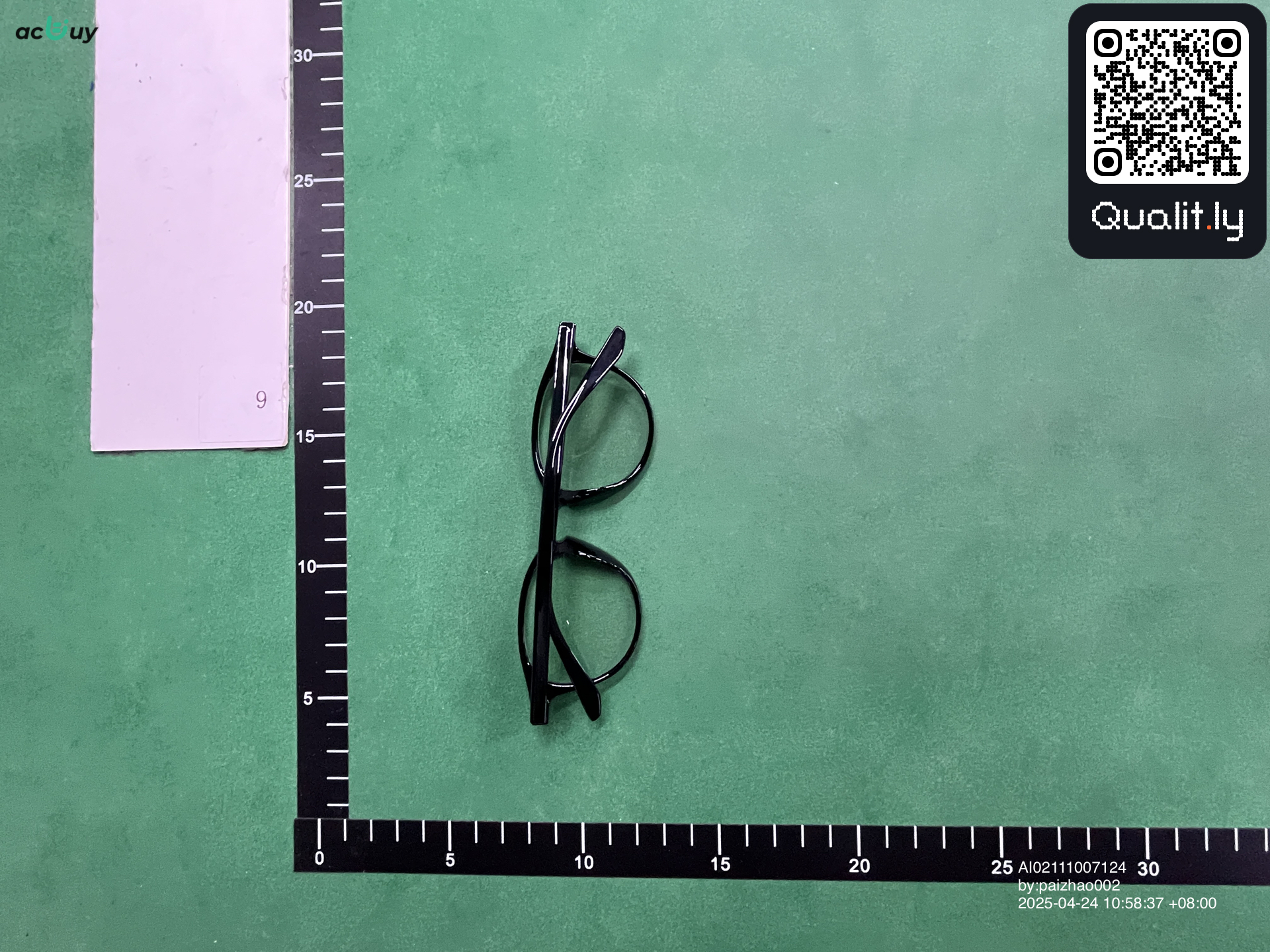 Sunglasses QC photo 2 of 3