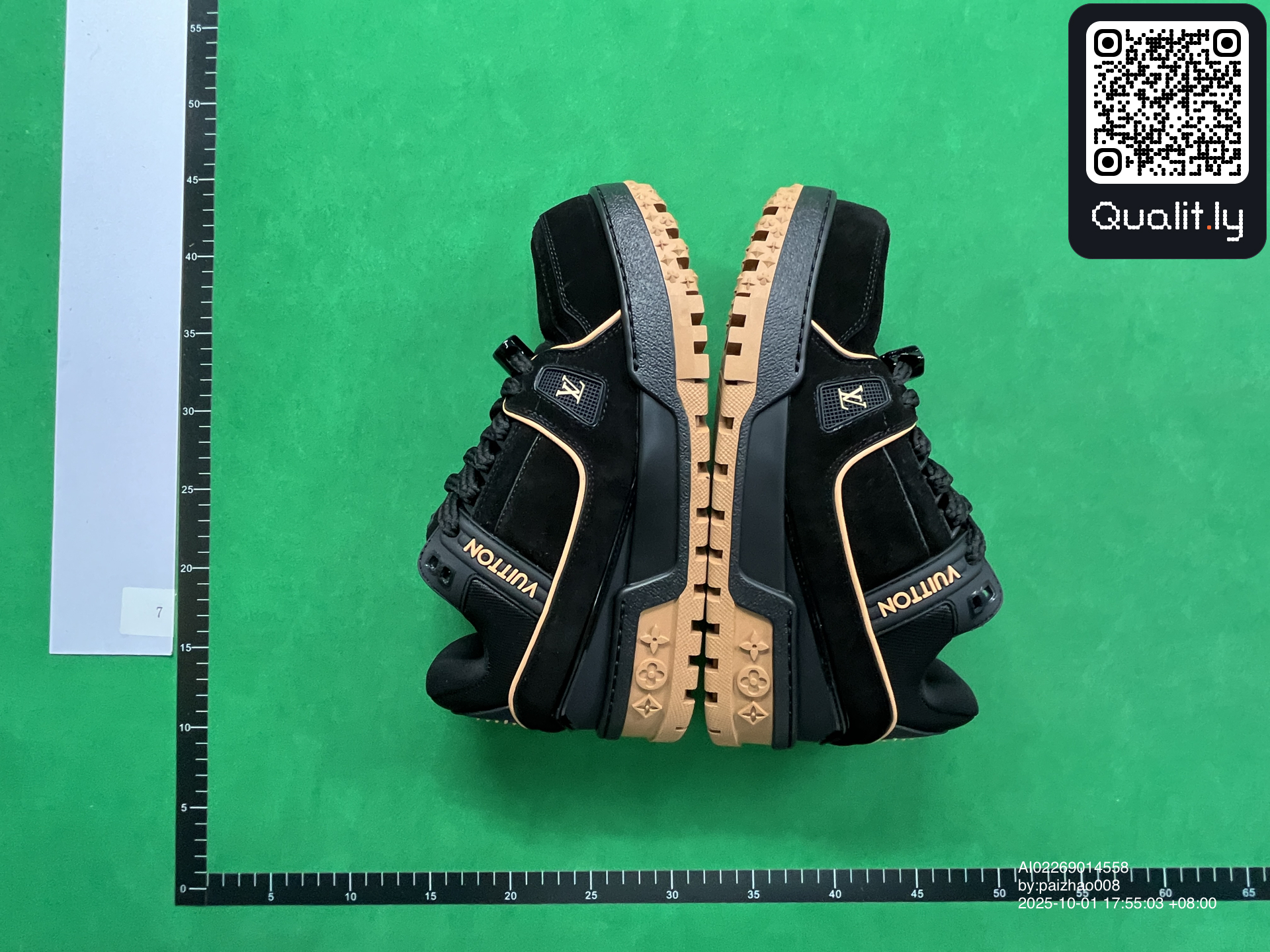 Sneakers QC photo 2 of 12