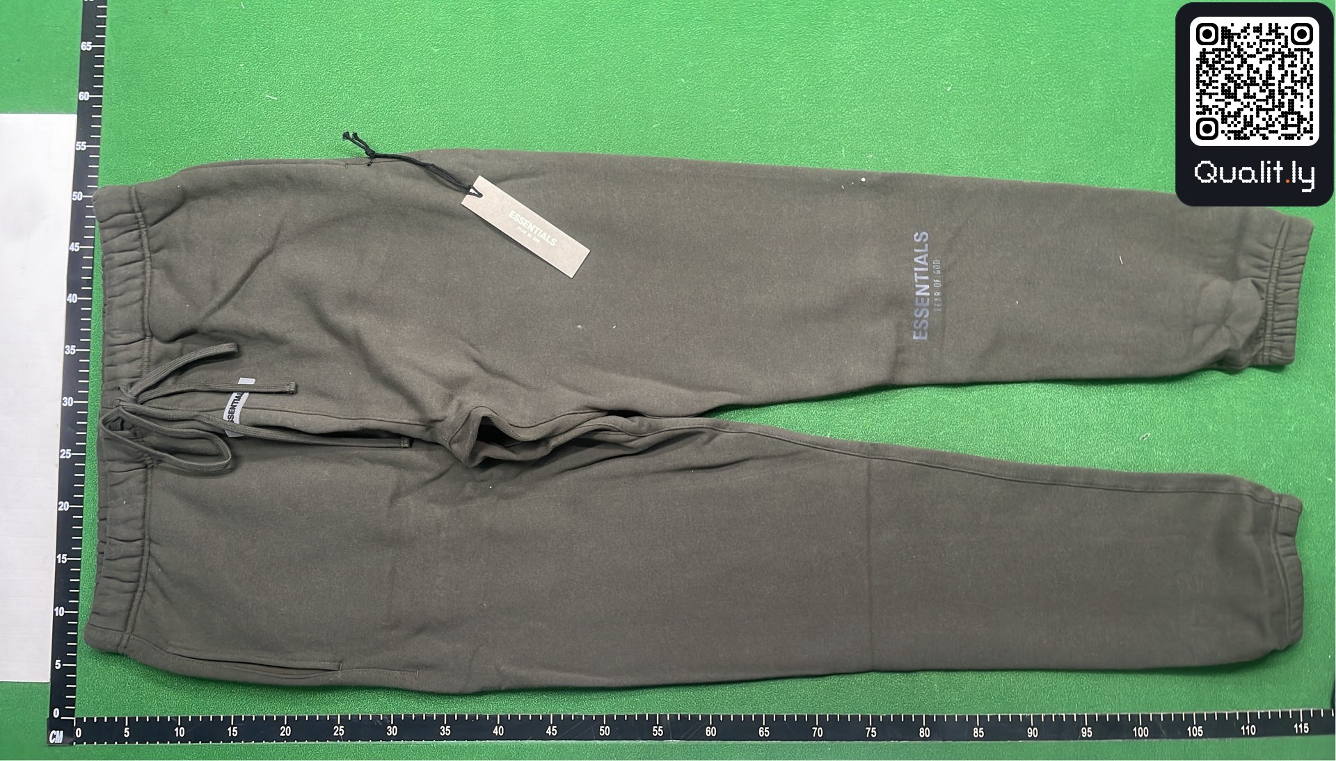 Pants QC photo 2 of 34