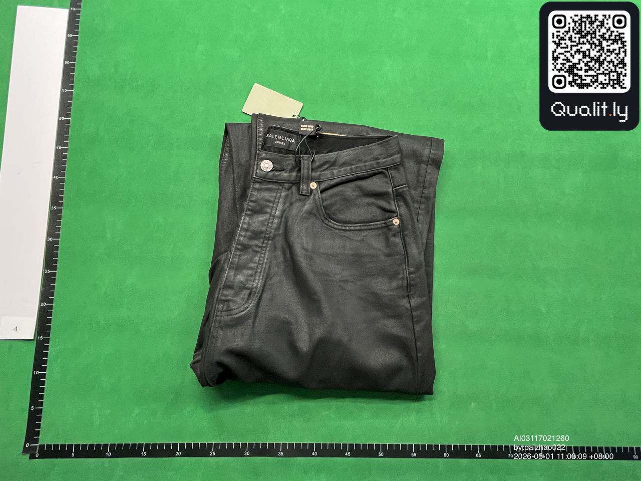 Pants QC photo 1 of 42