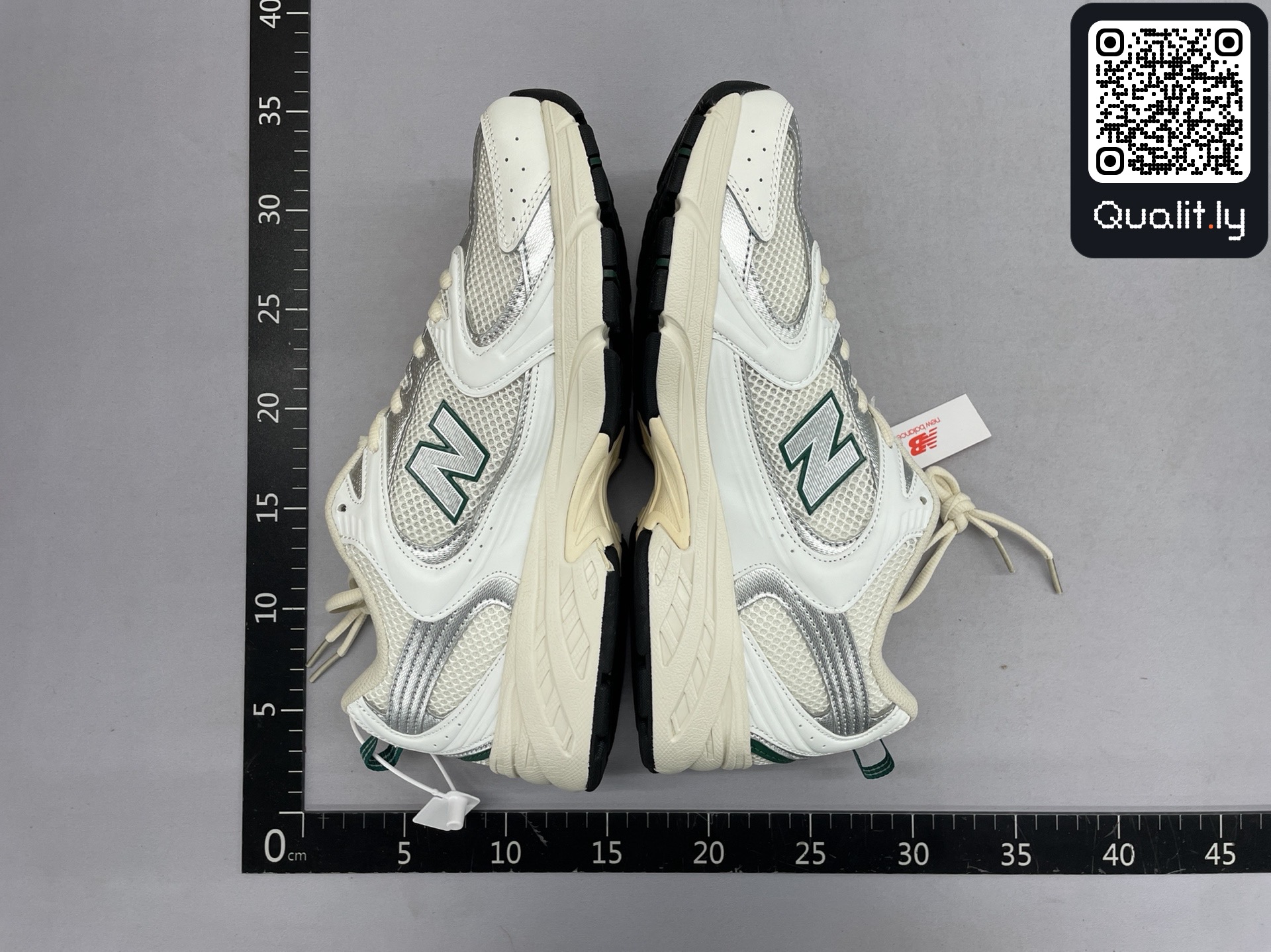 Sneakers QC photo 1 of 6