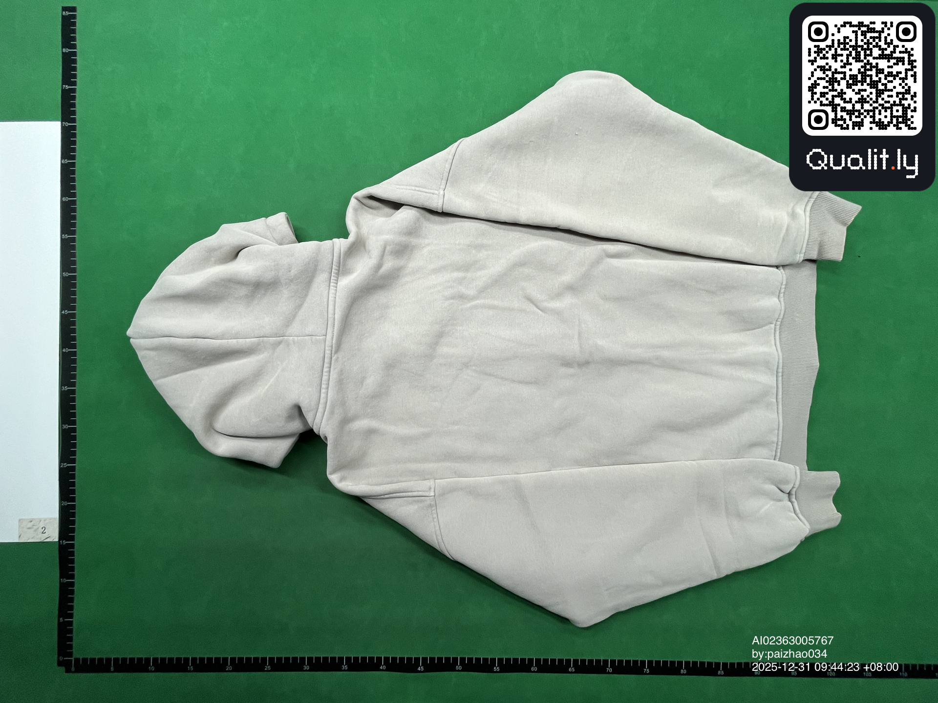 Hoodie — QC-Foto 2 von 8