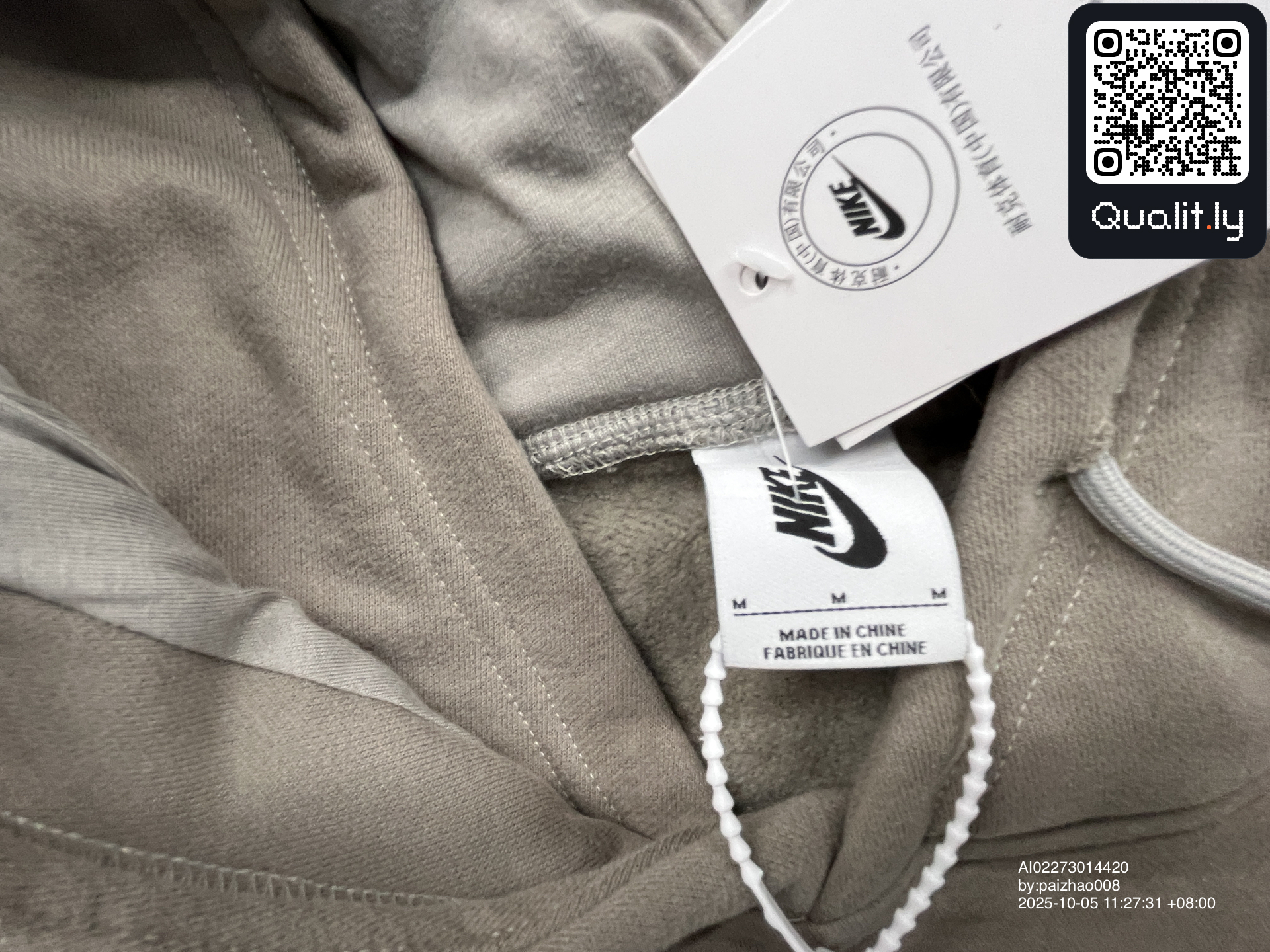 Hoodie — QC-Foto 1 von 34