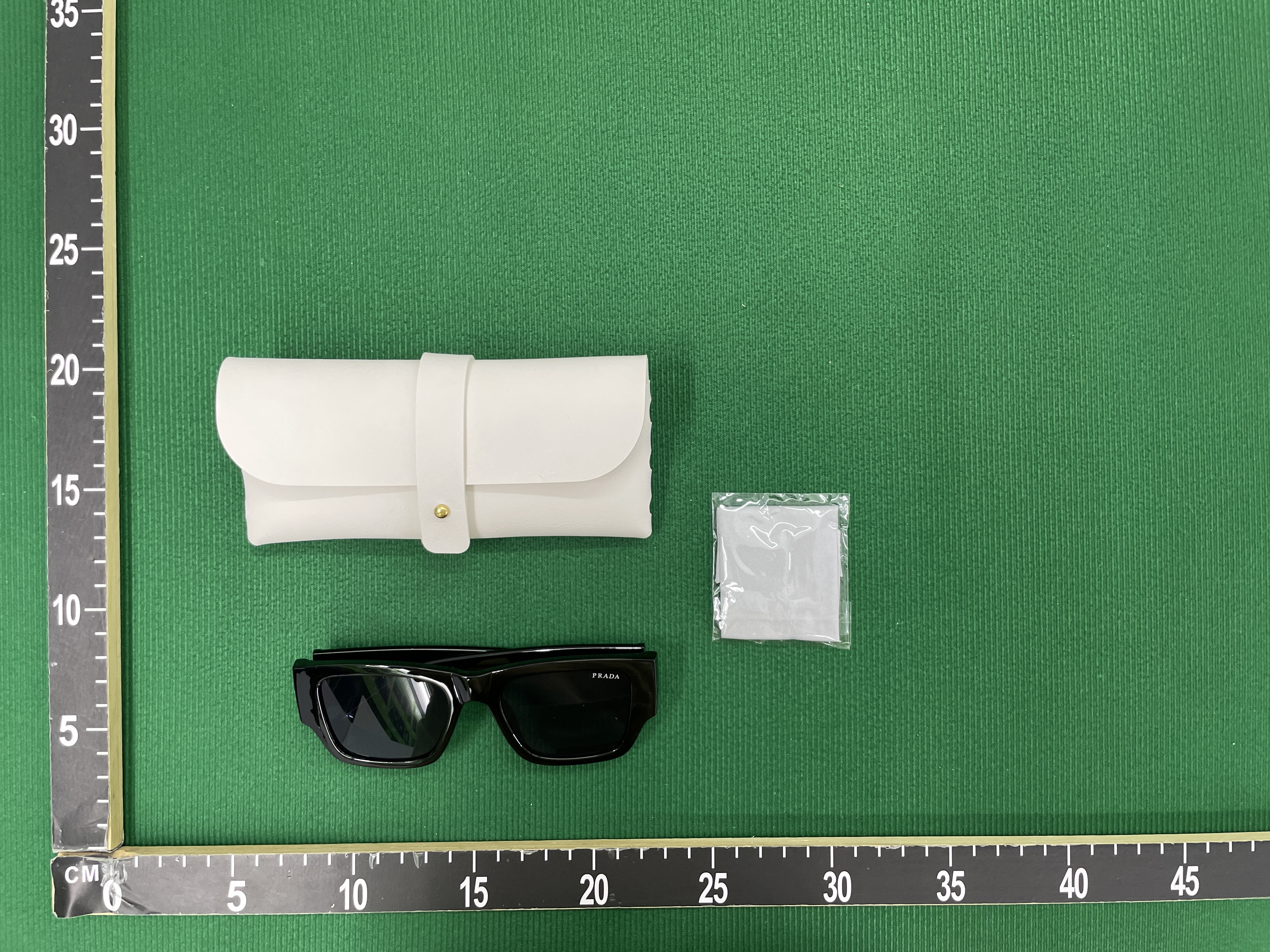 Okulary przeciwsłoneczne — zdjęcie QC 1 z 30