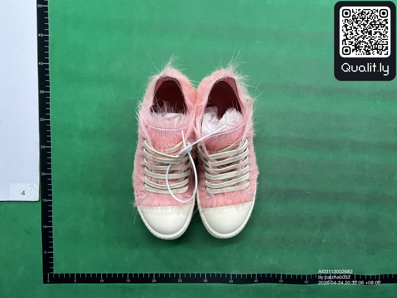 Sneaker — QC-Foto 1 von 6